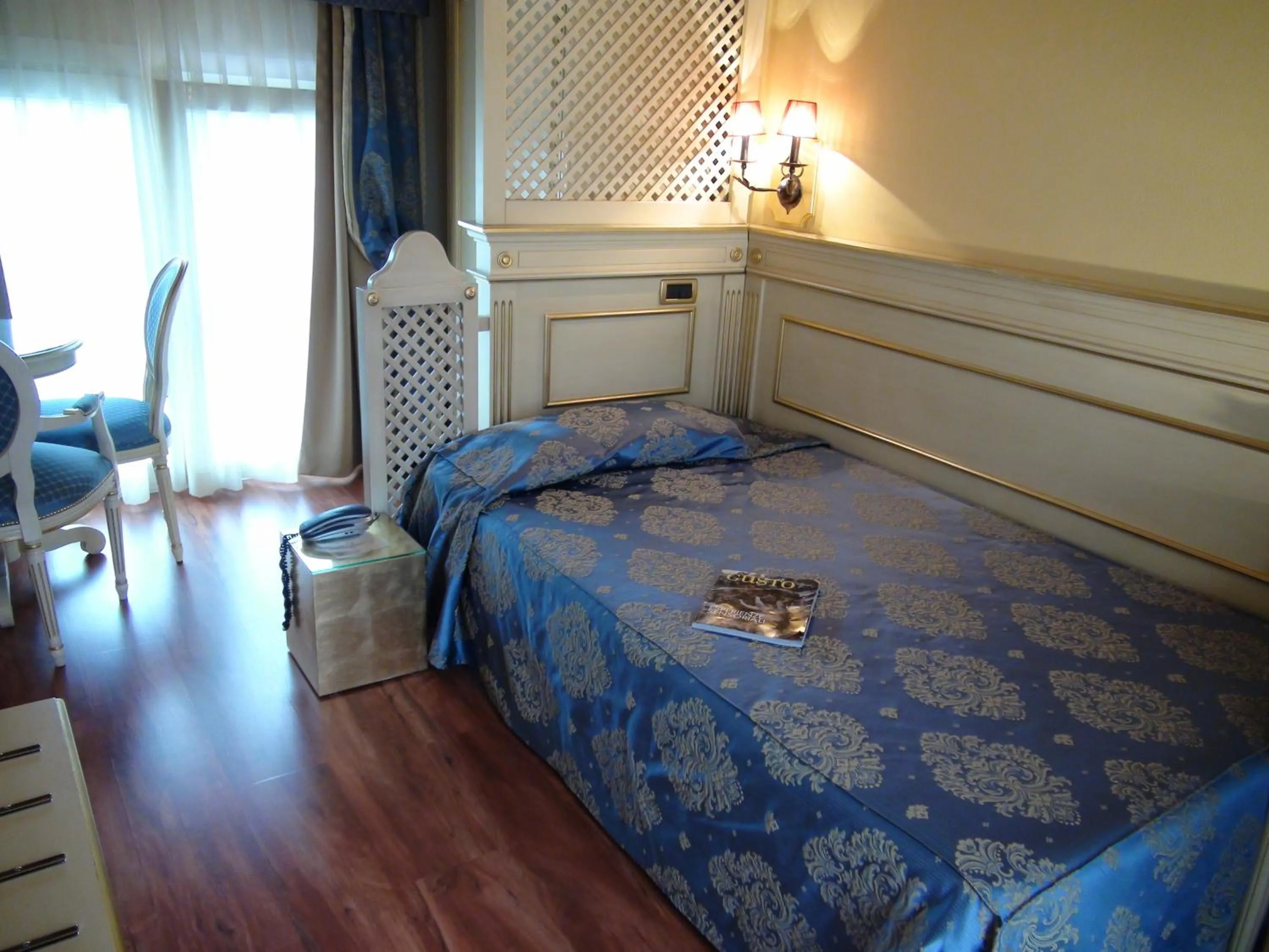 Bedroom, Bed in Hotel La Campagnola 1926