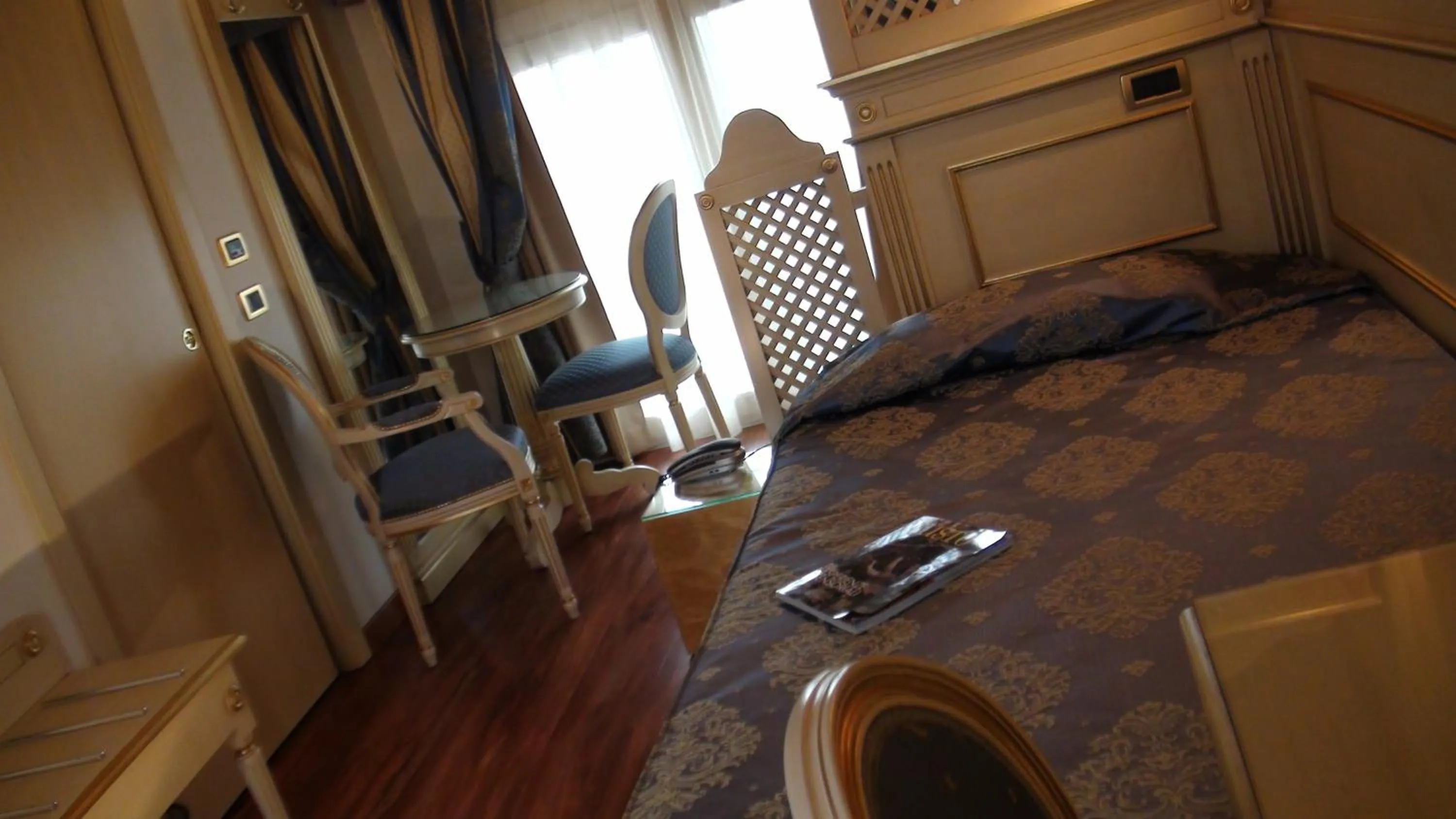 Balcony/Terrace, Bed in Hotel La Campagnola 1926