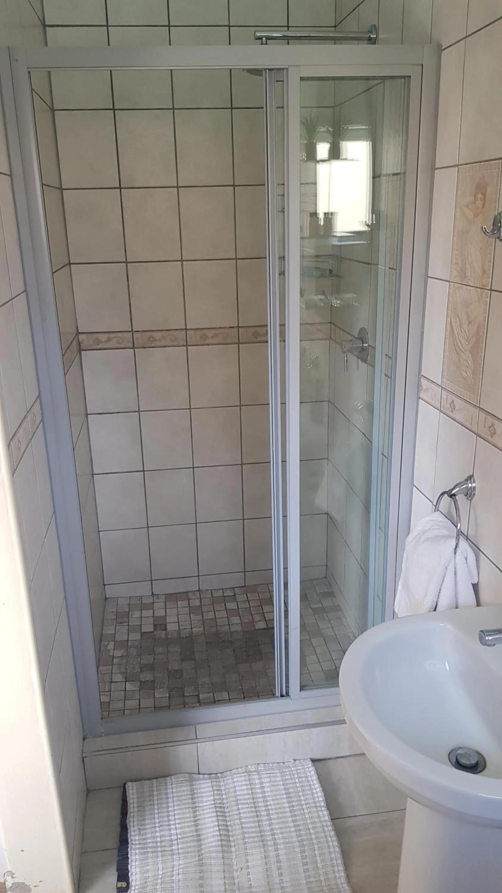 Shower in Esperanca Guesthouse