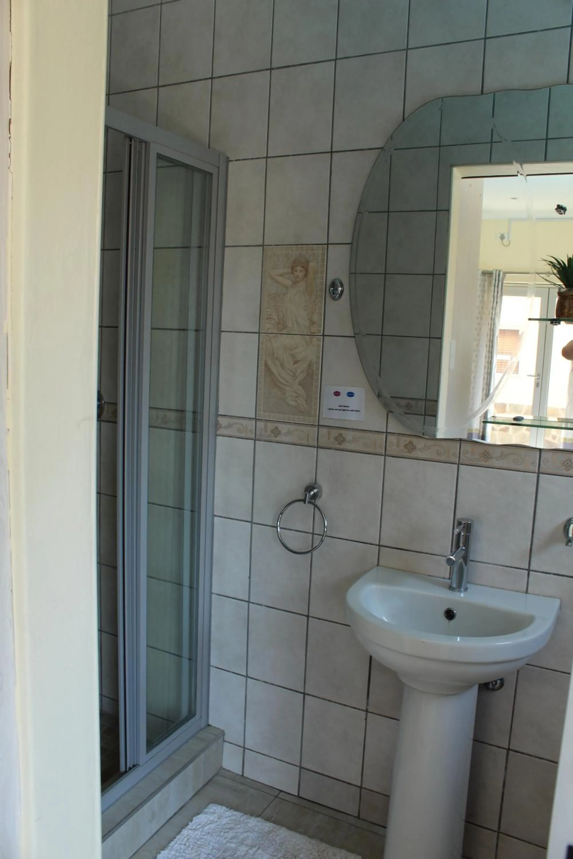 Shower in Esperanca Guesthouse