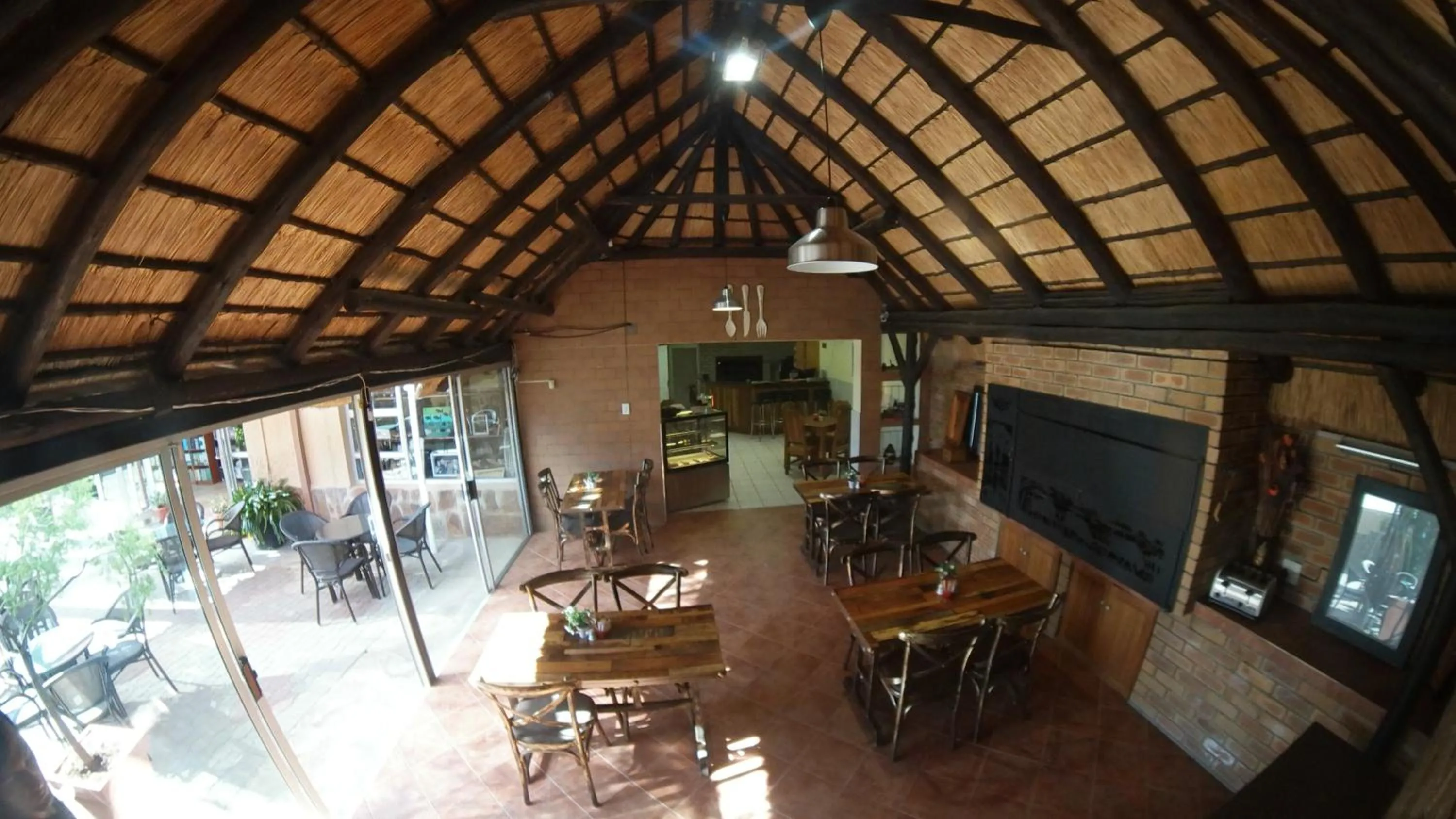 Restaurant/places to eat in Esperanca Guesthouse