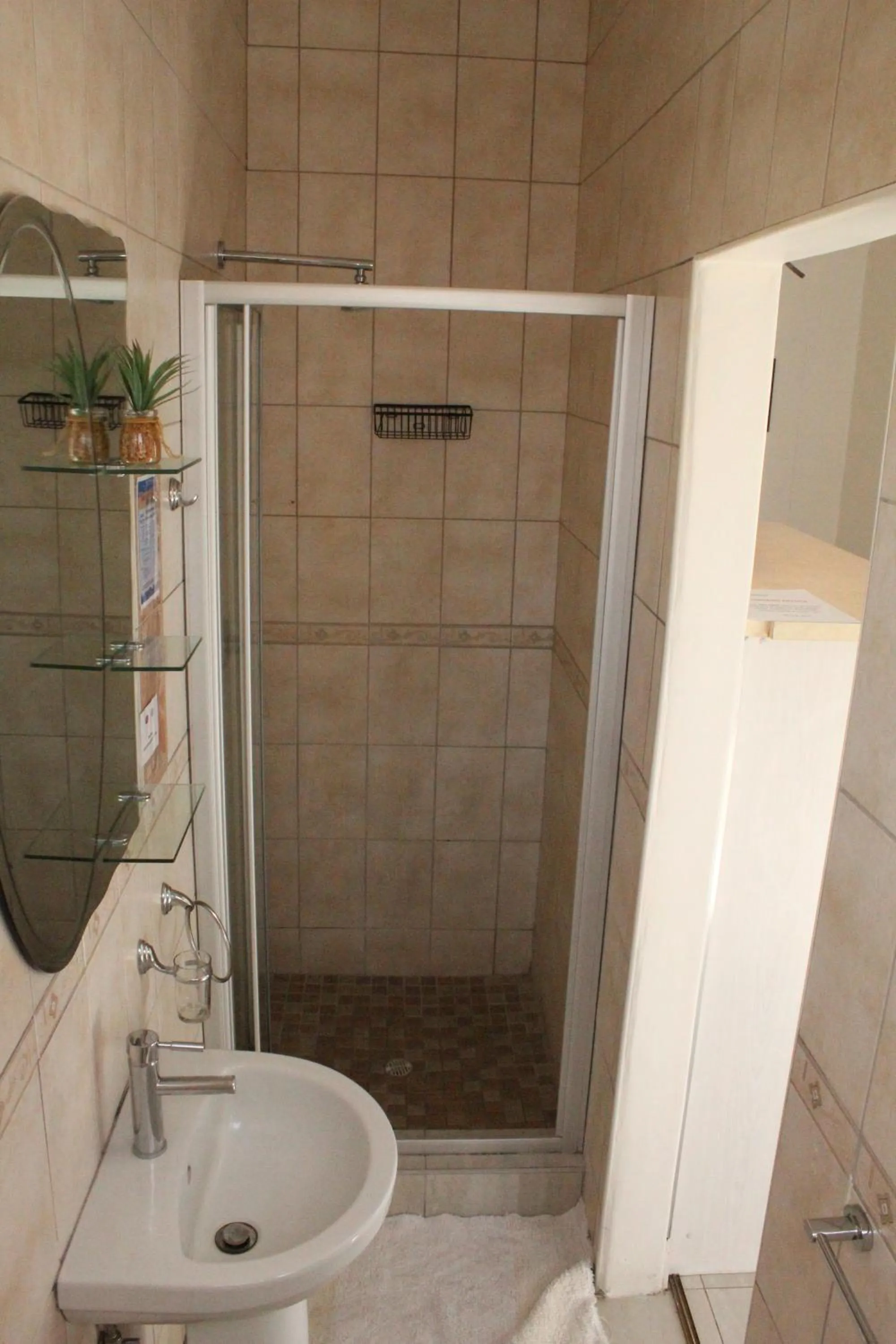 Shower in Esperanca Guesthouse