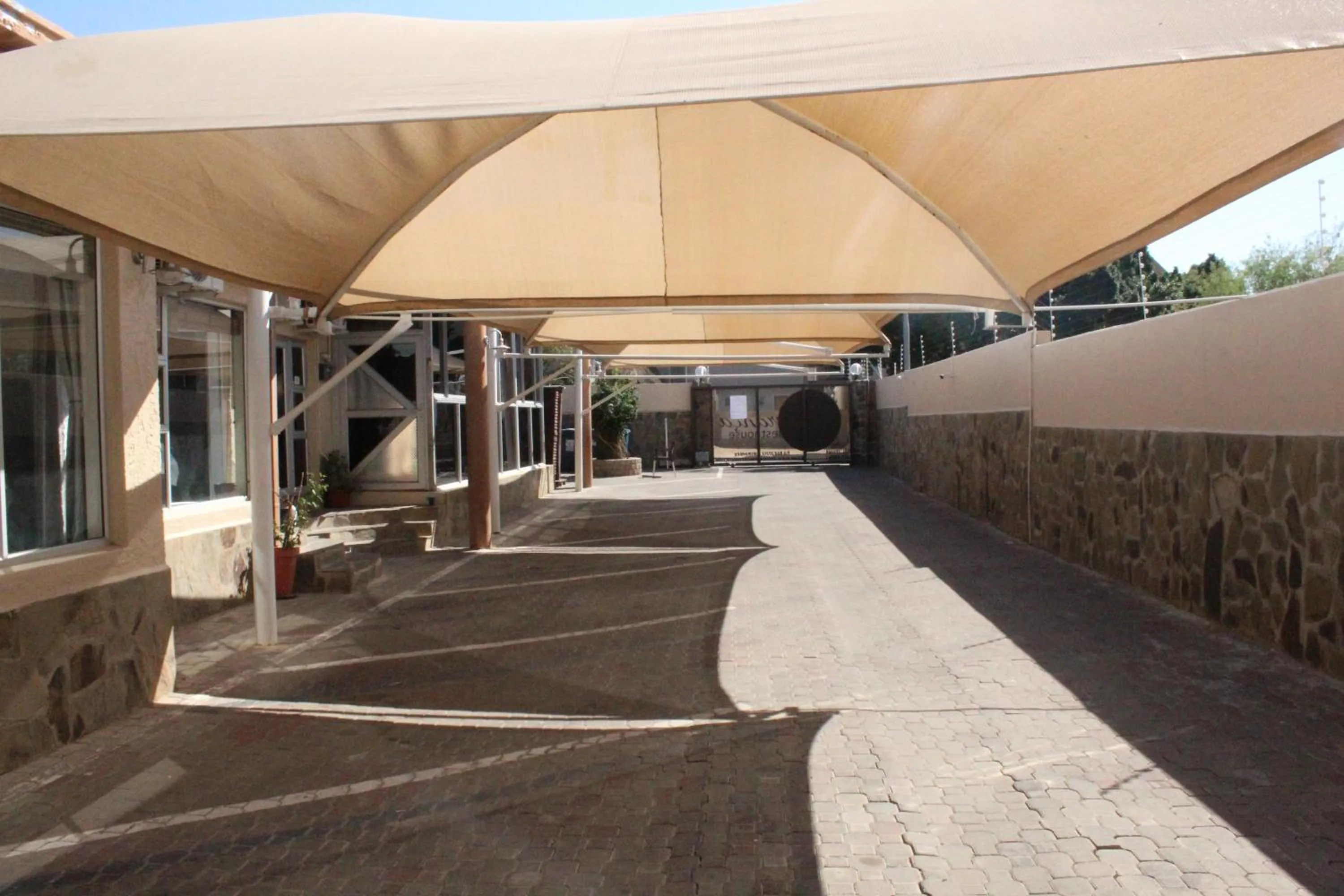 Parking in Esperanca Guesthouse