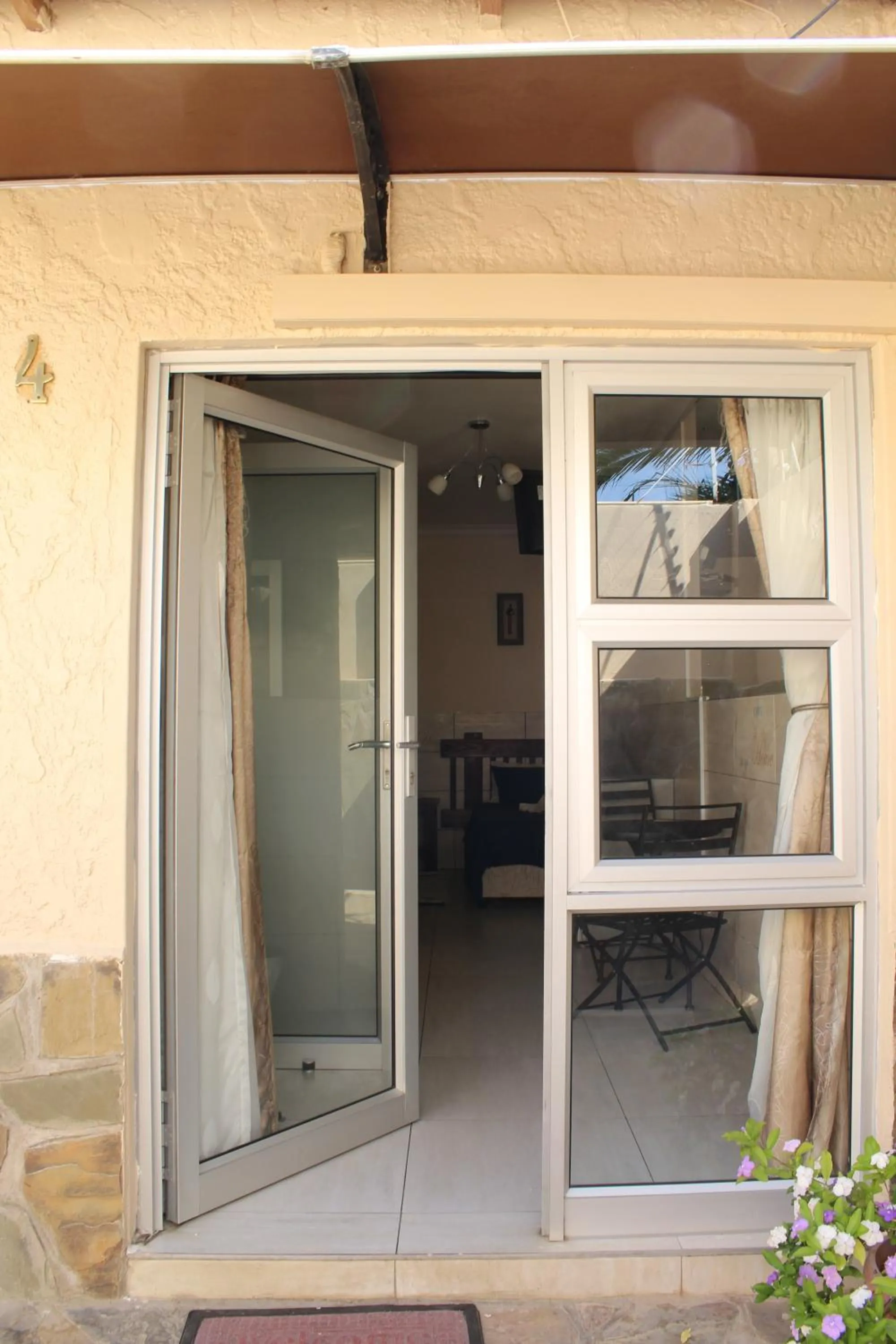 Property building in Esperanca Guesthouse