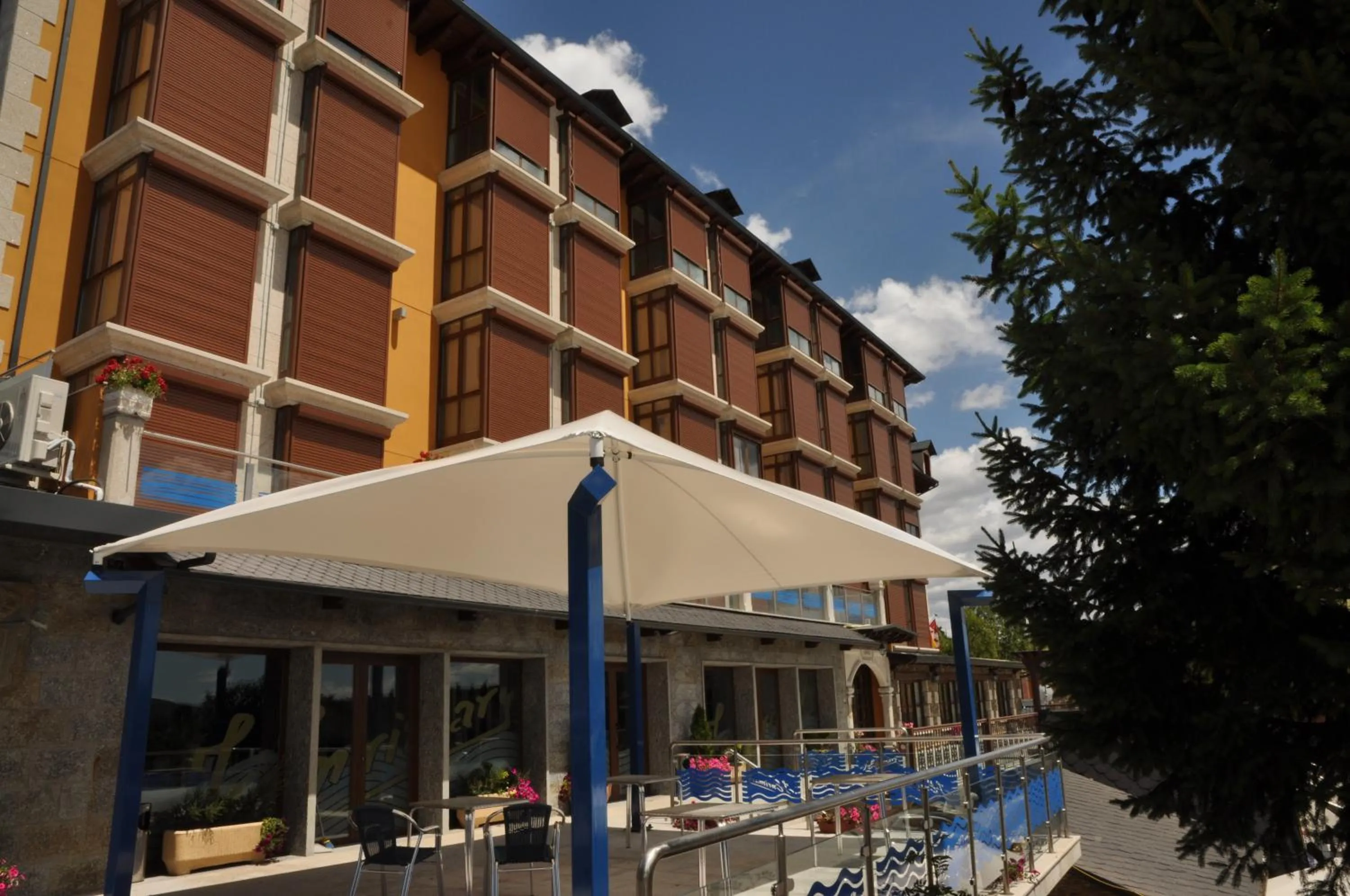 Nearby landmark, Property Building in Complejos J-Enrimary