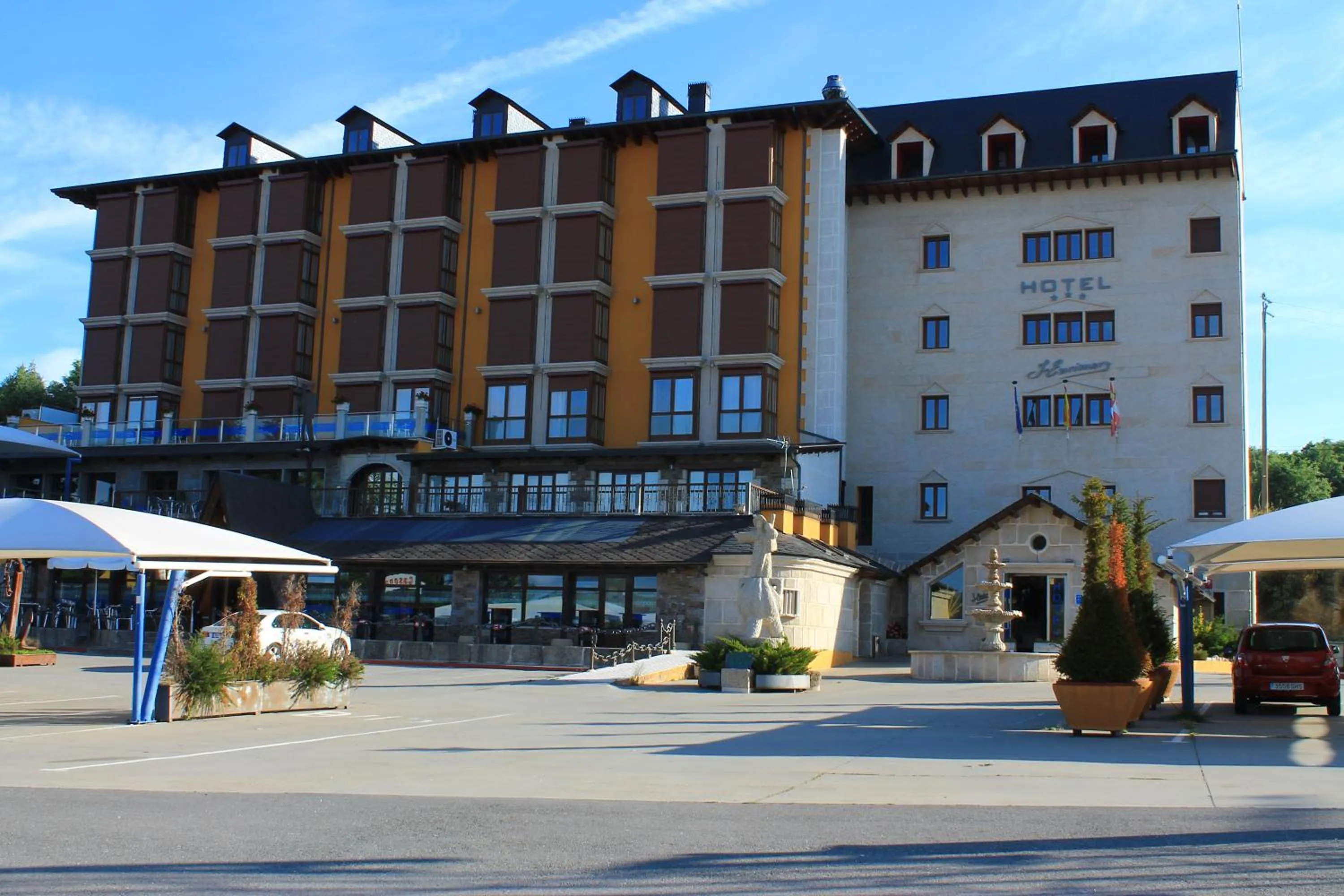 Nearby landmark, Property Building in Complejos J-Enrimary