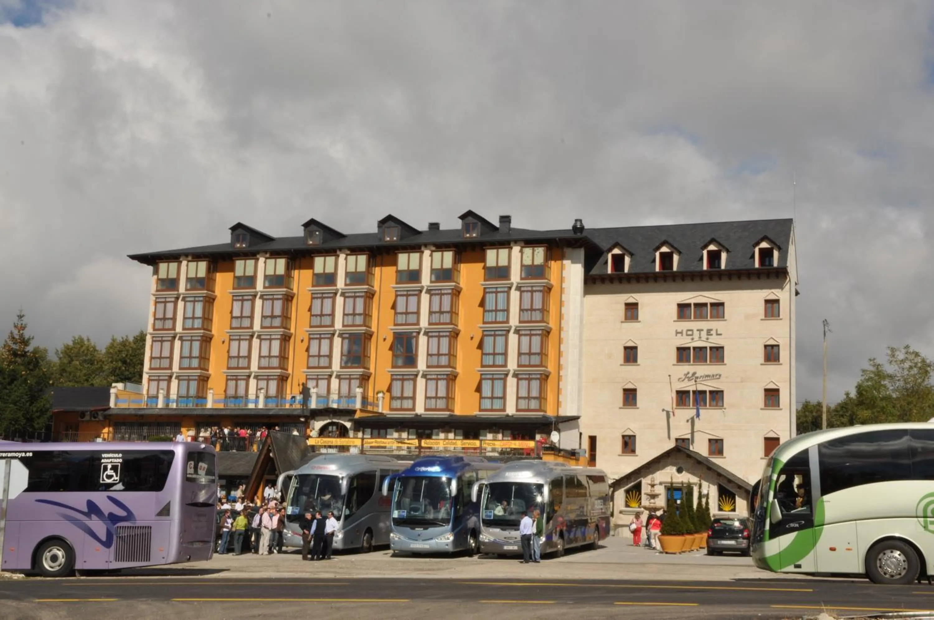 Property Building in Complejos J-Enrimary