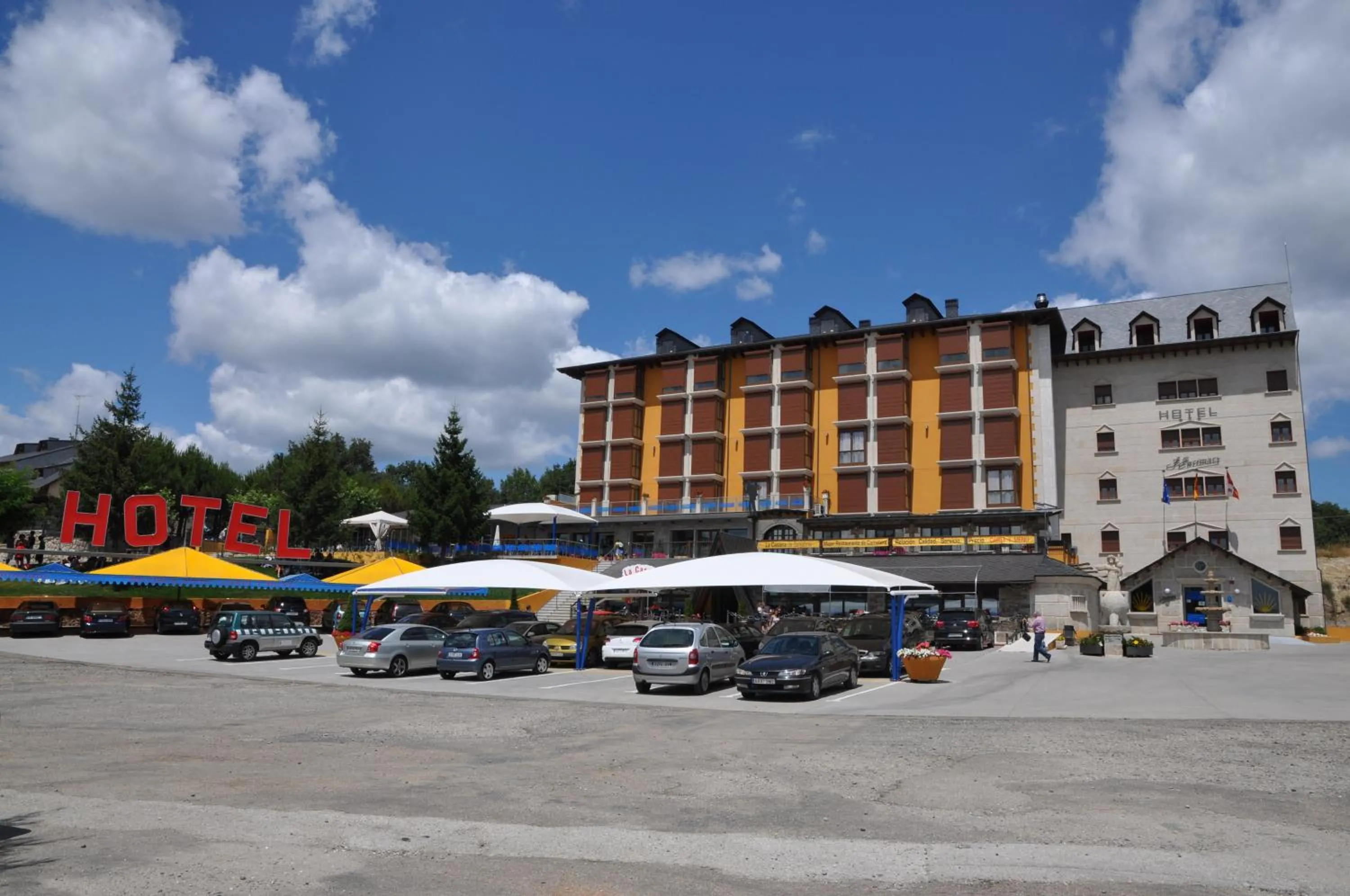 Nearby landmark, Property Building in Complejos J-Enrimary