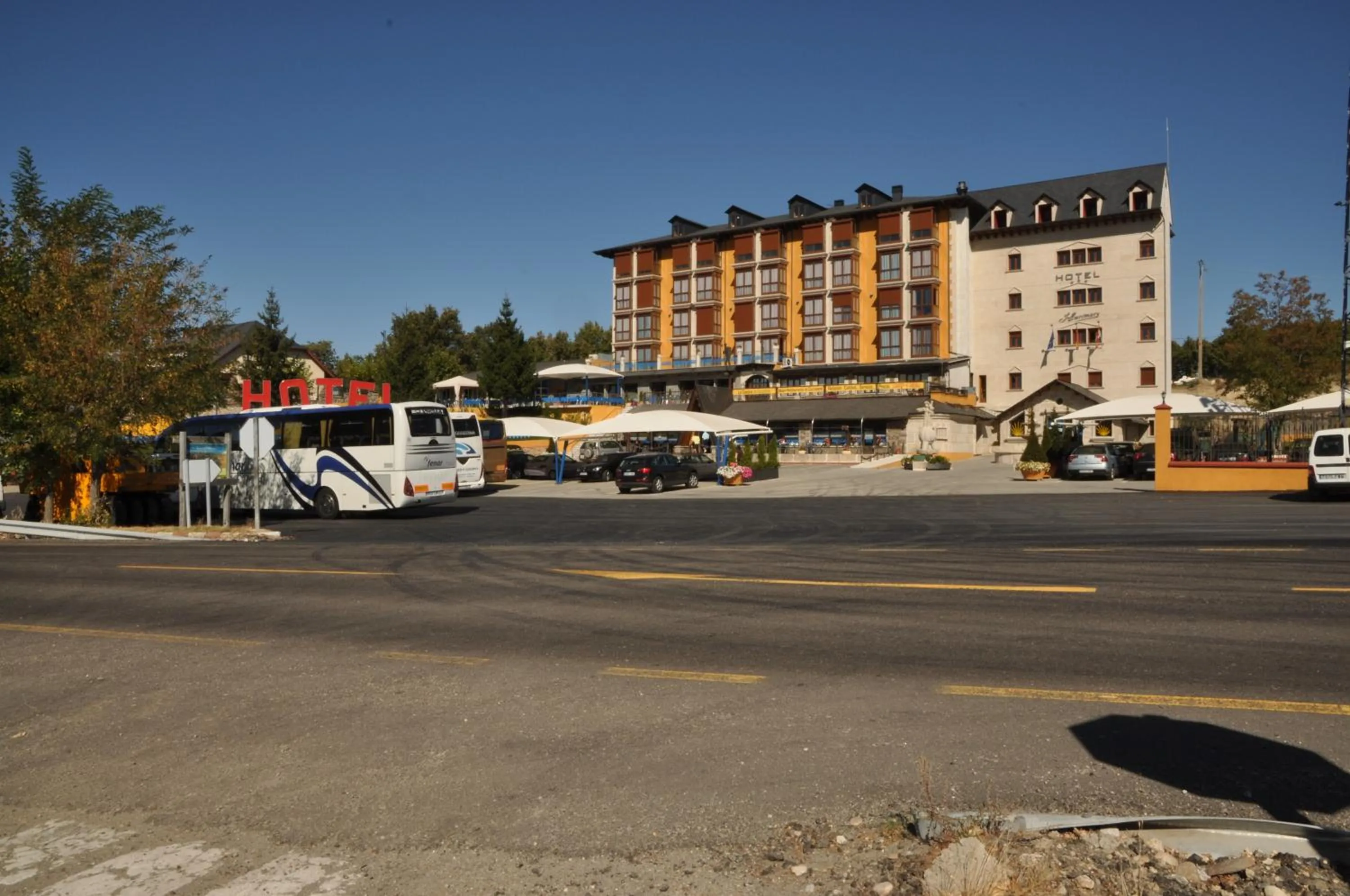 Nearby landmark, Property Building in Complejos J-Enrimary