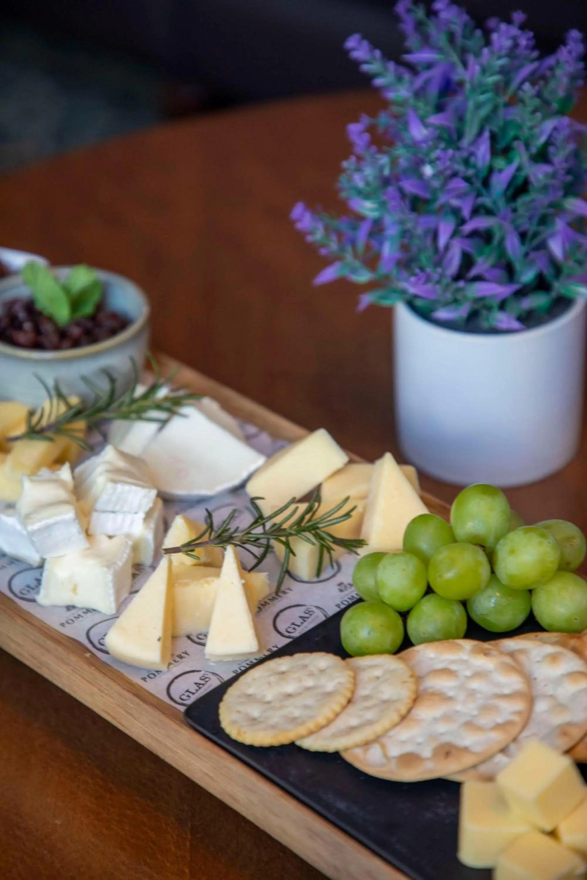 Lounge or bar in Radisson Blu Hotel, Cardiff