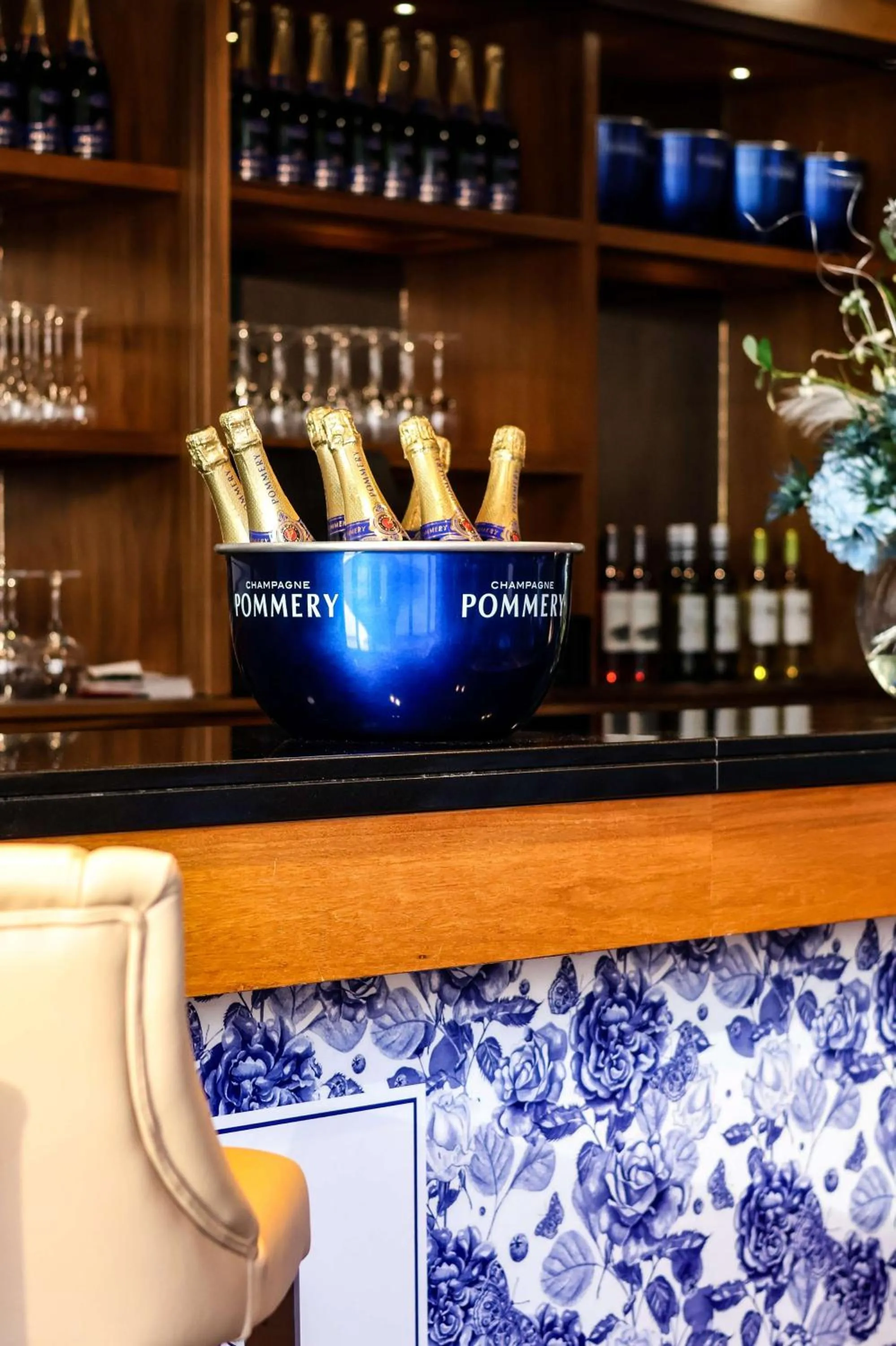 Lounge or bar in Radisson Blu Hotel, Cardiff