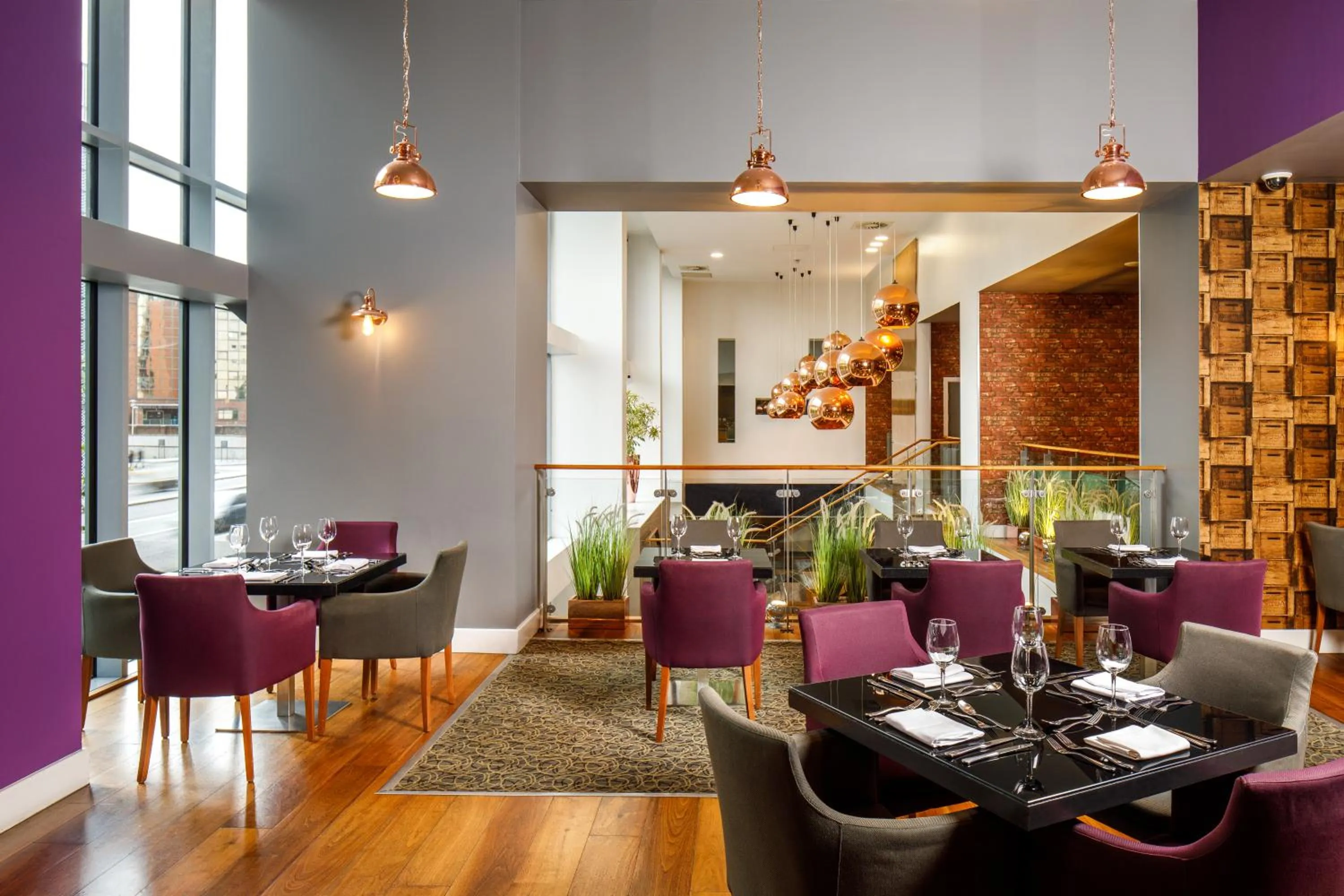 Lounge or bar in Radisson Blu Hotel, Cardiff