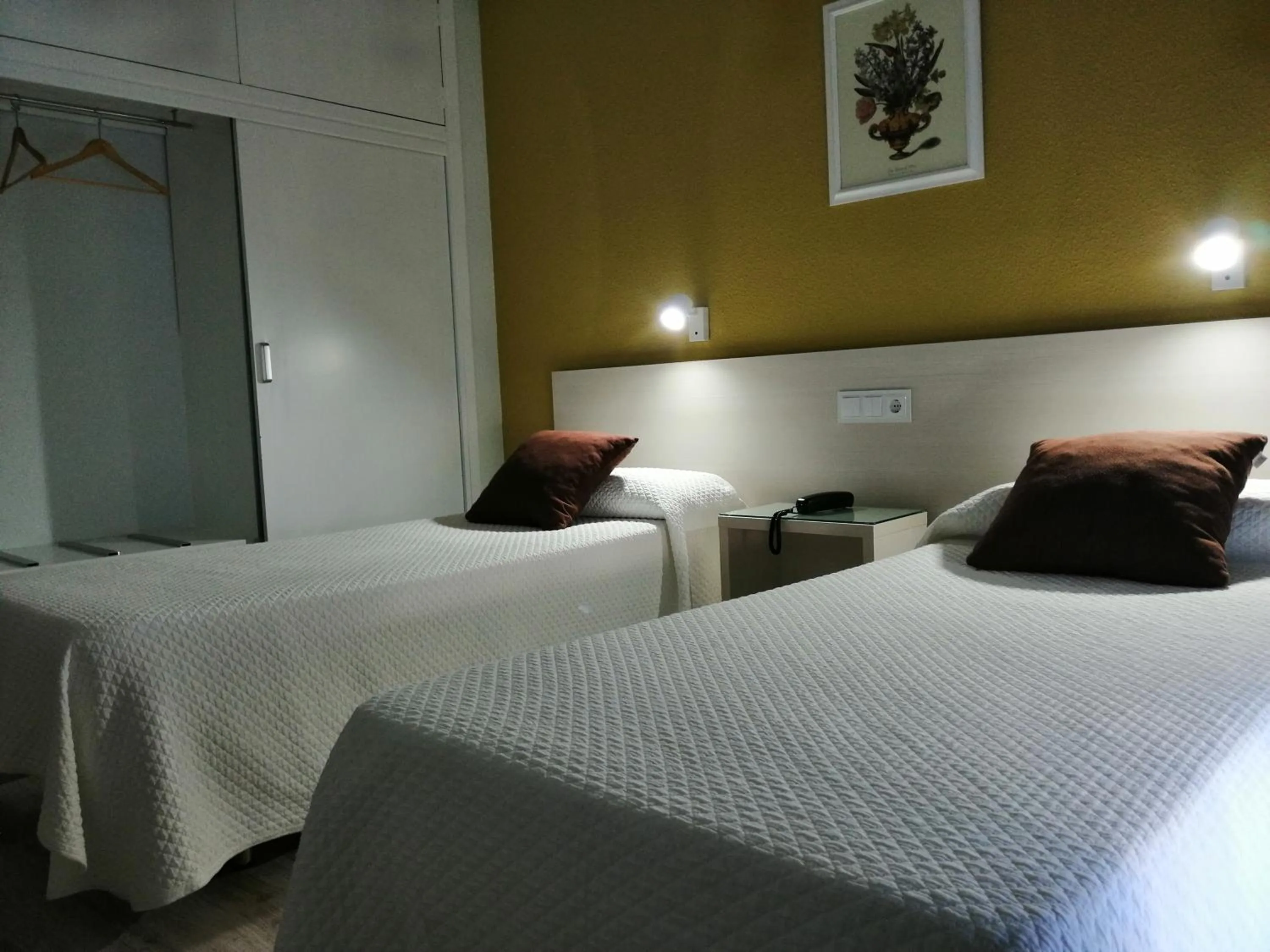 Photo of the whole room, Bed in Hotel Los Angeles