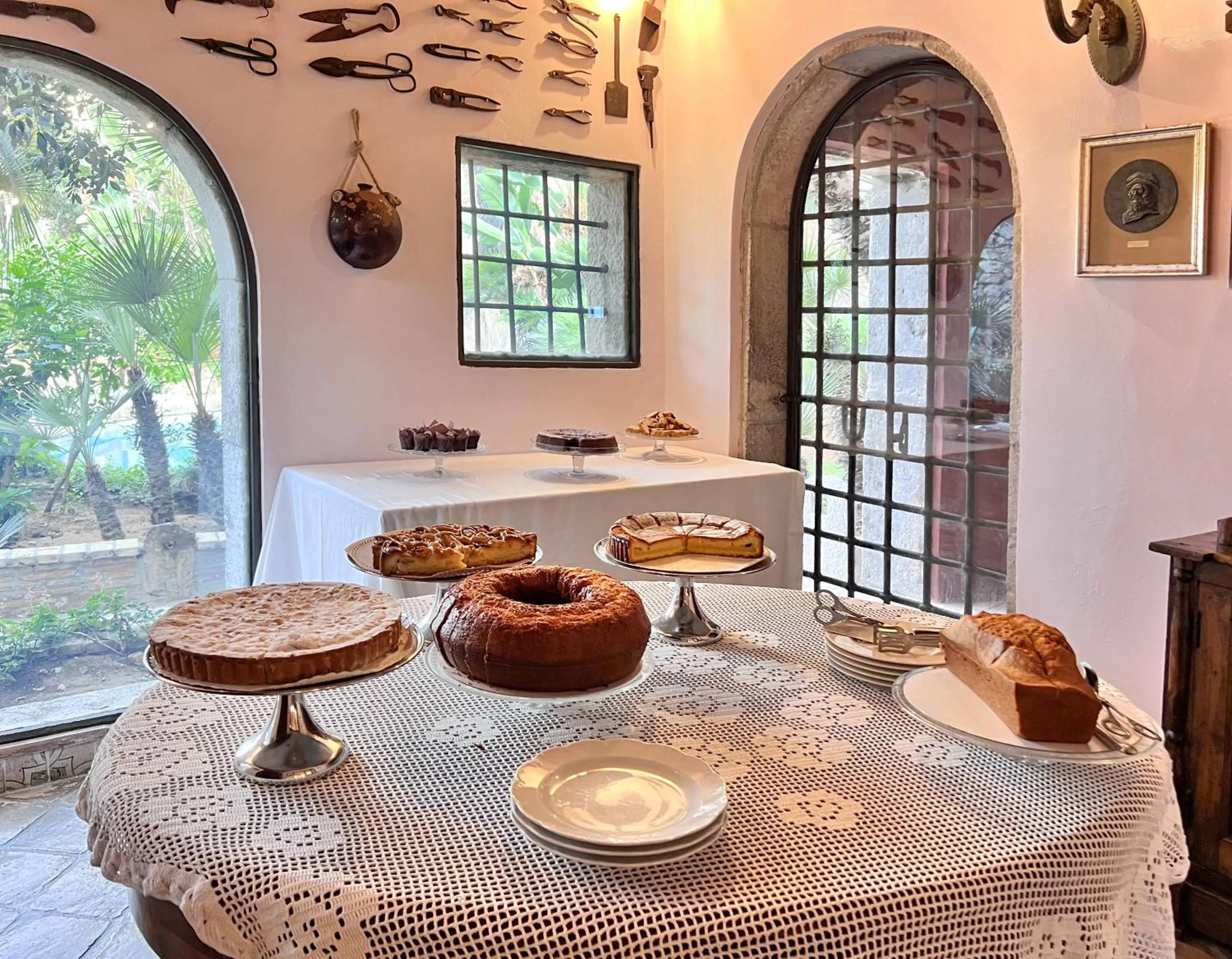 Breakfast in Aeneas' Landing Resort