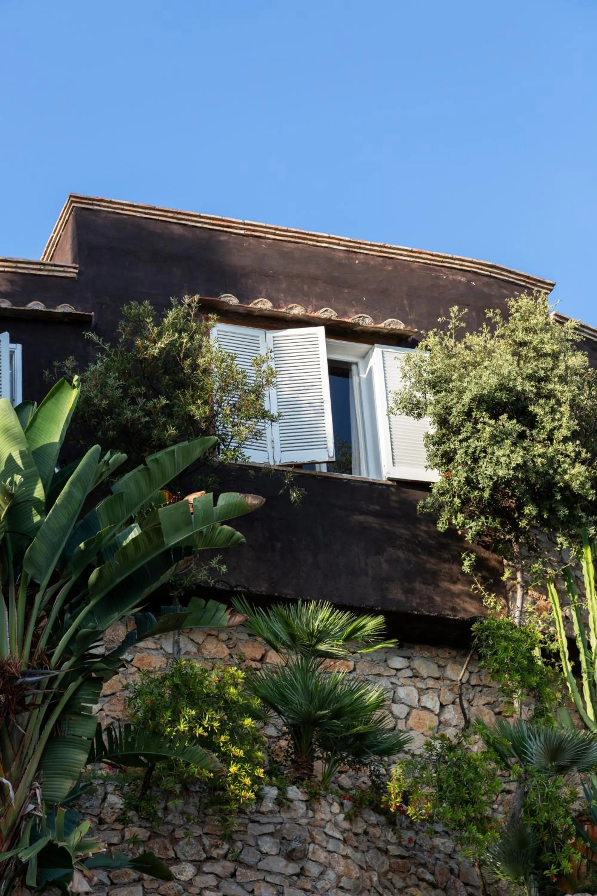 Property building in Aeneas' Landing Resort