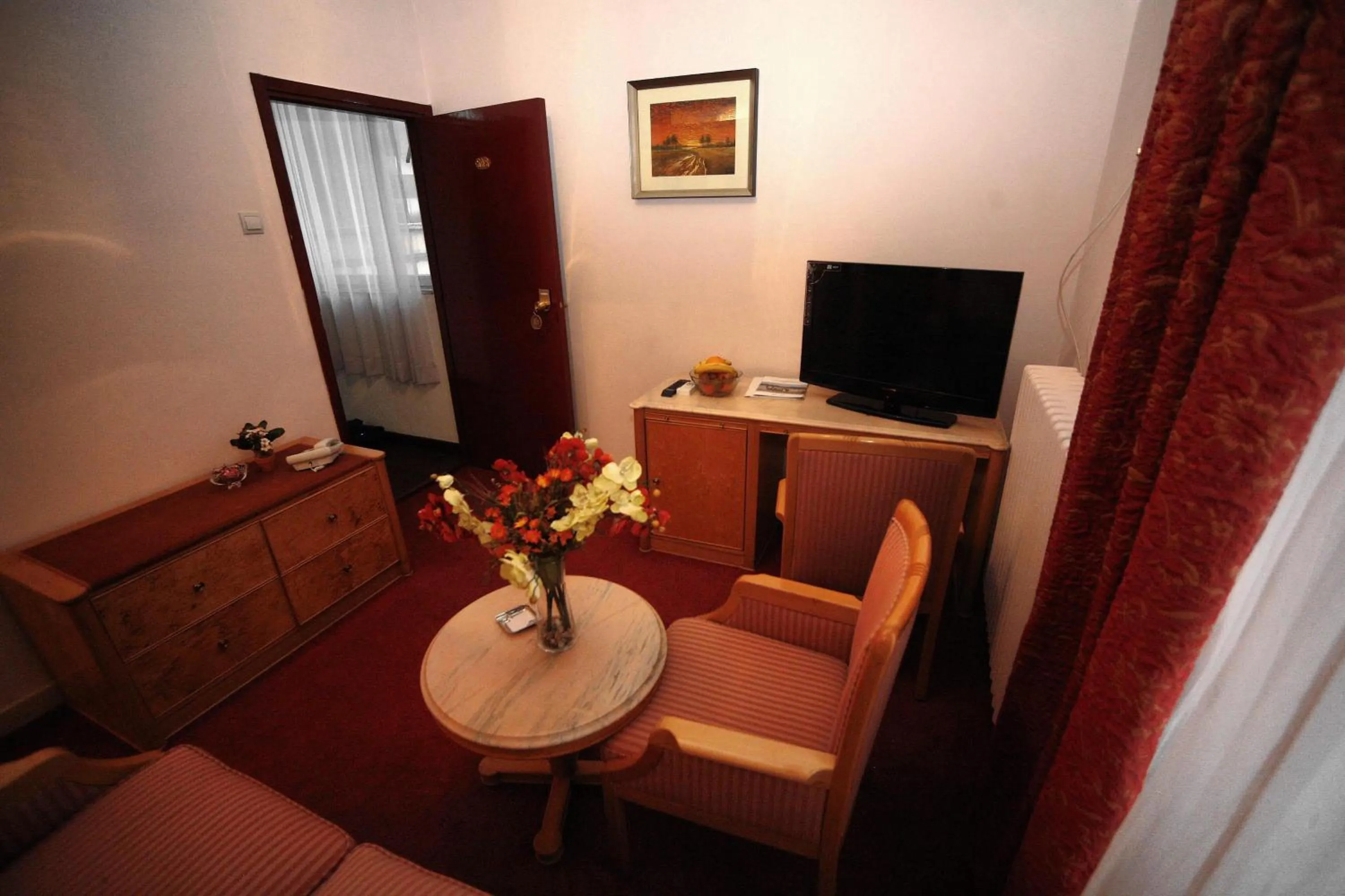 Living room in Golden Inn Hotel