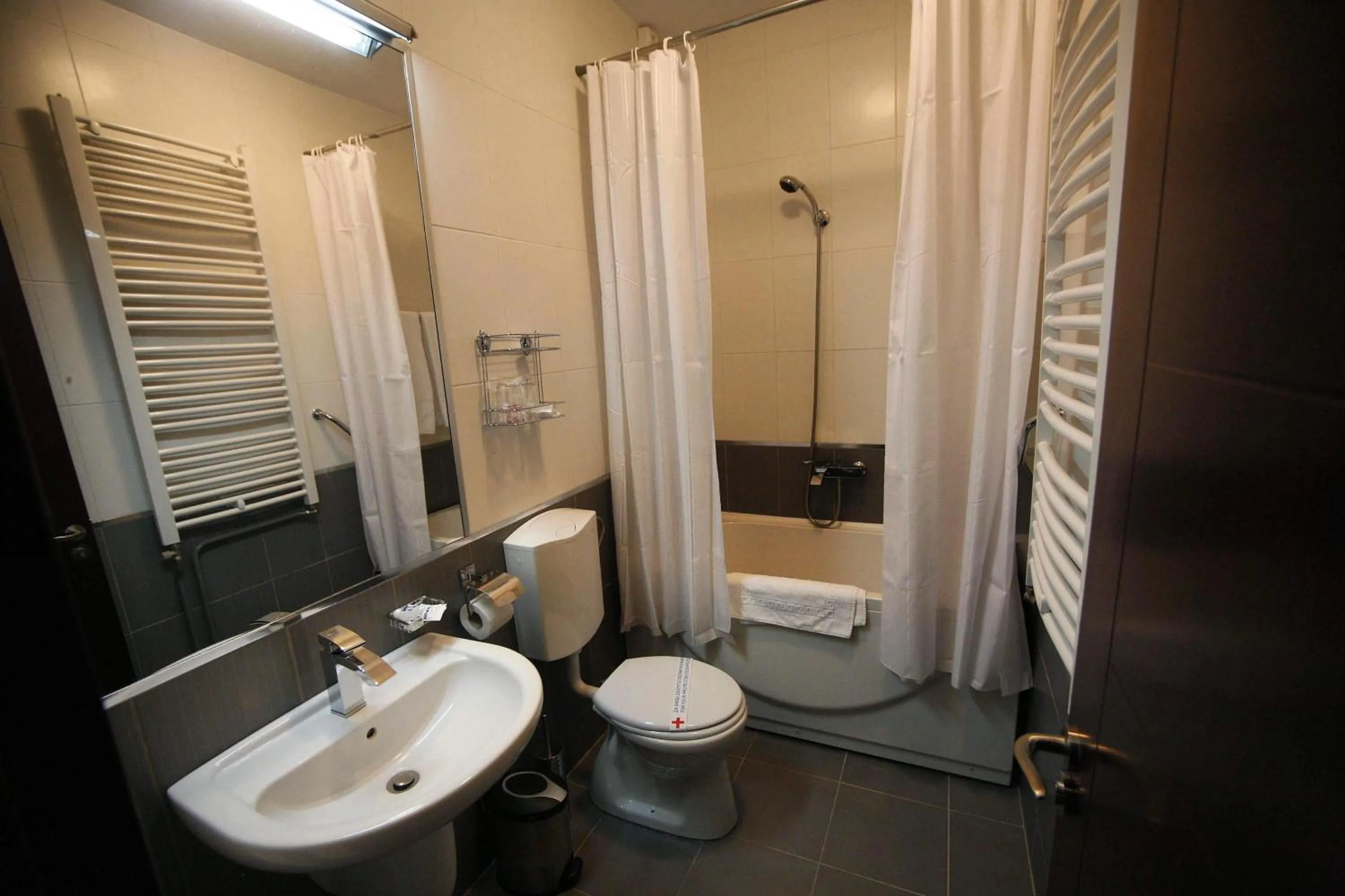 Bathroom in Golden Inn Hotel