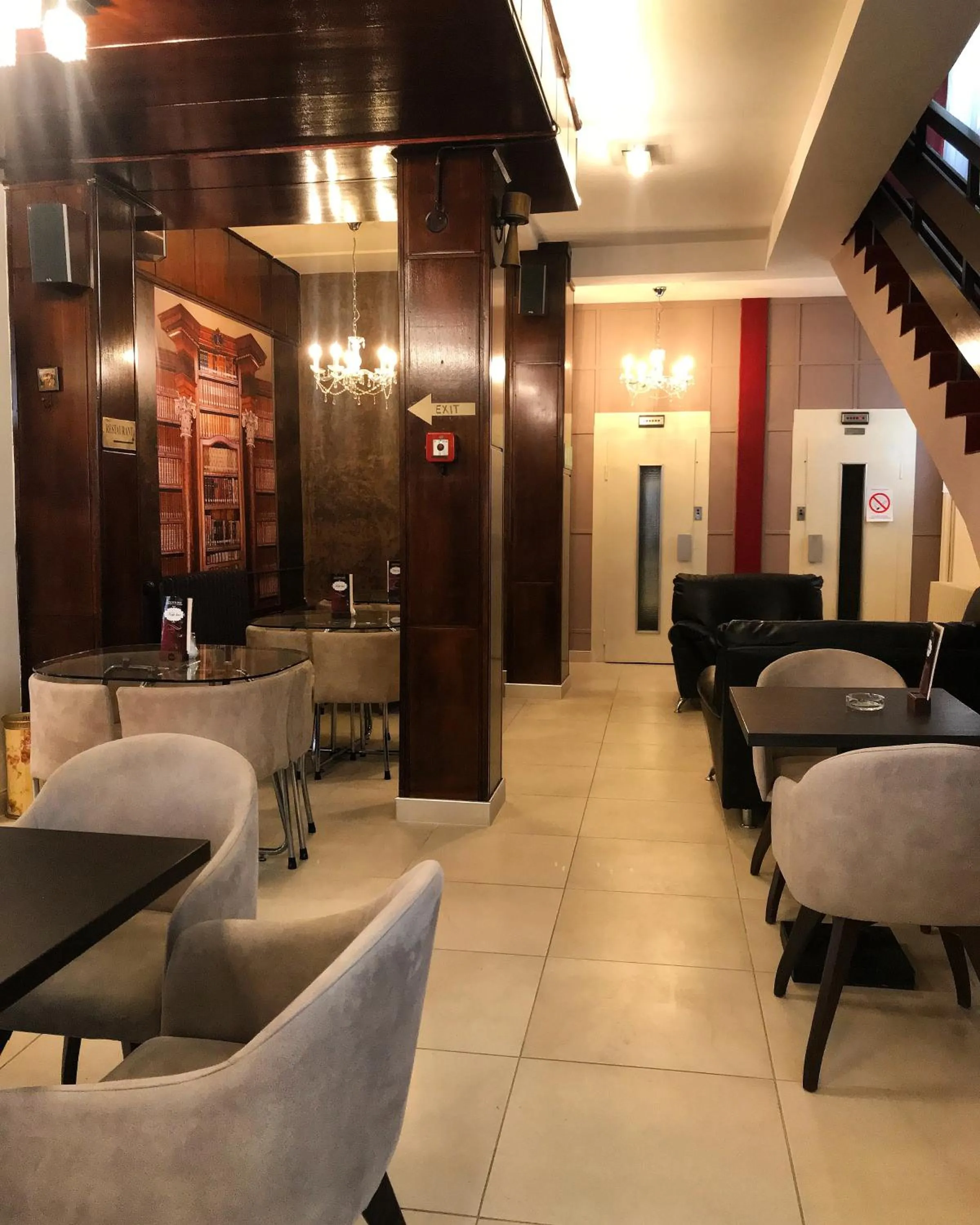 Lobby or reception in Golden Inn Hotel