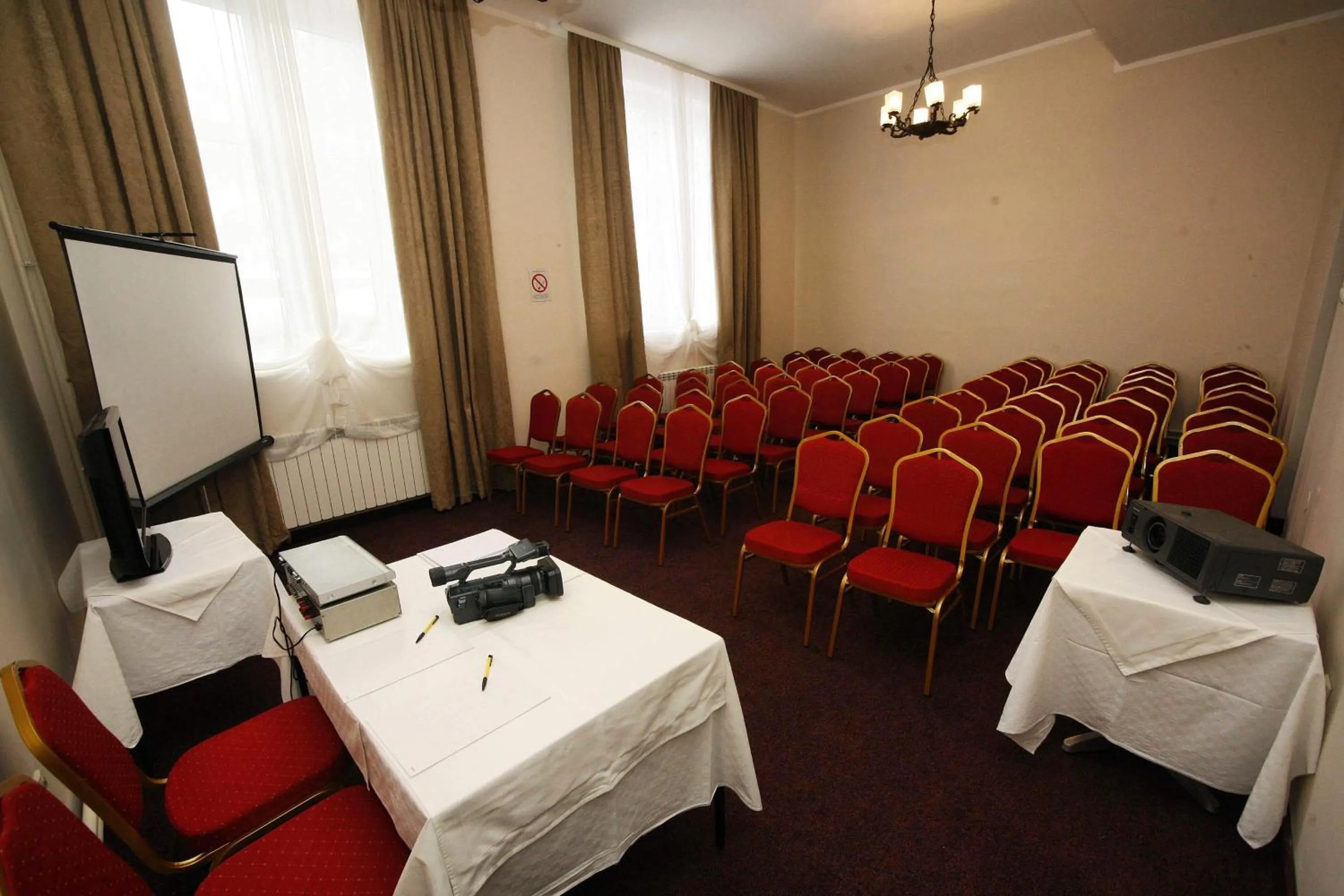 Business facilities in Golden Inn Hotel