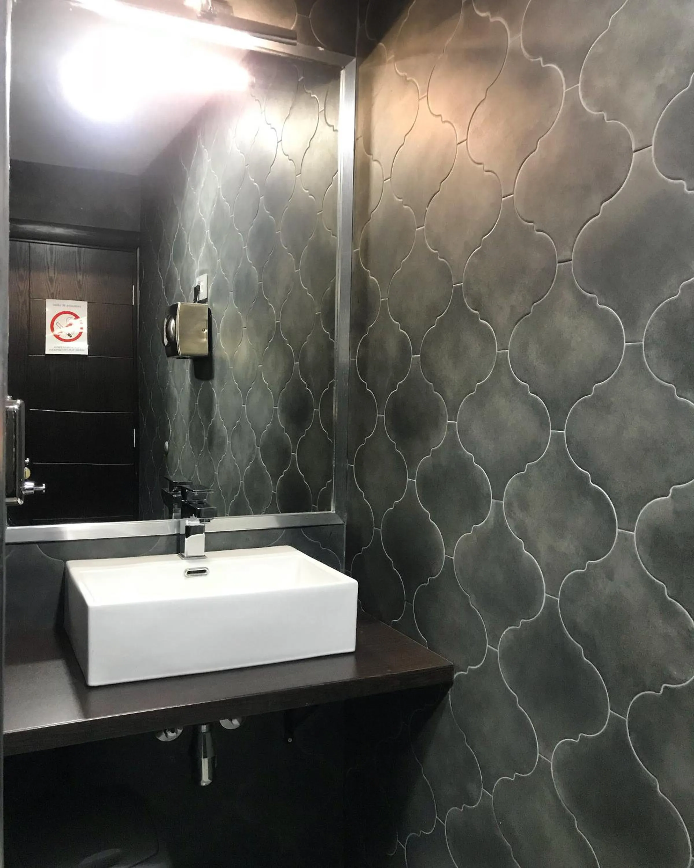 Bathroom in Golden Inn Hotel