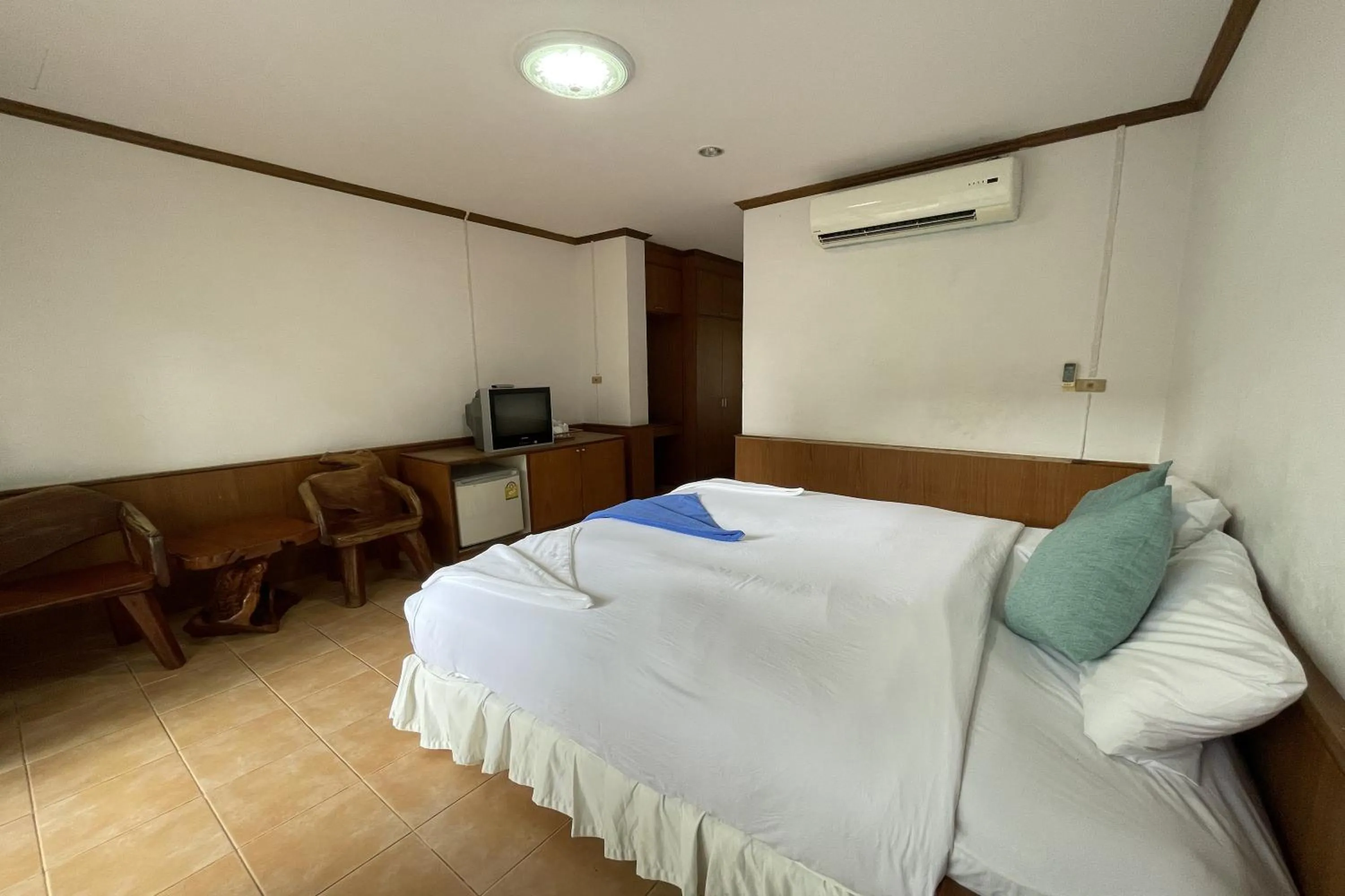 Bedroom, Bed in Sea Breeze Bungalow