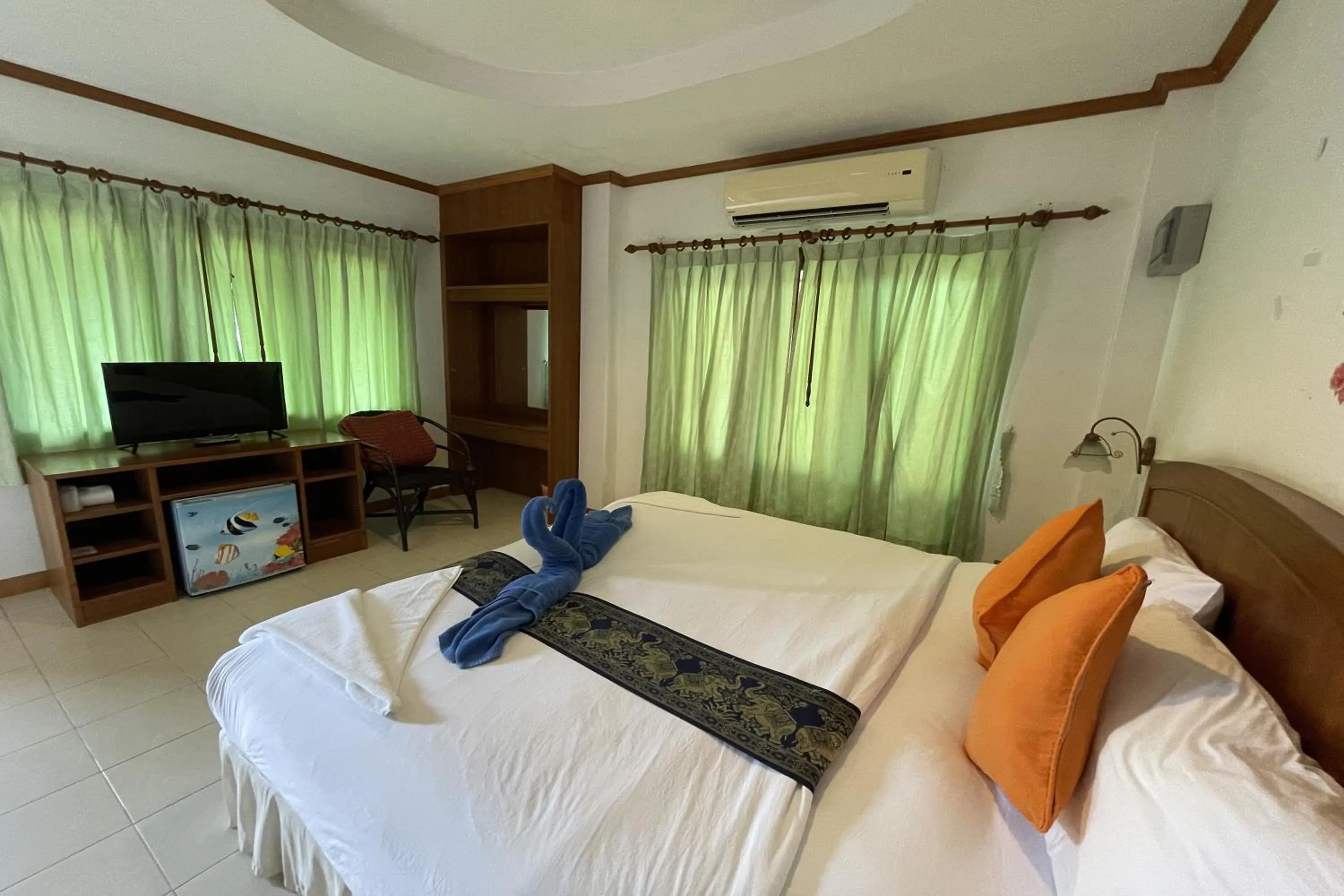 Bedroom, Bed in Sea Breeze Bungalow