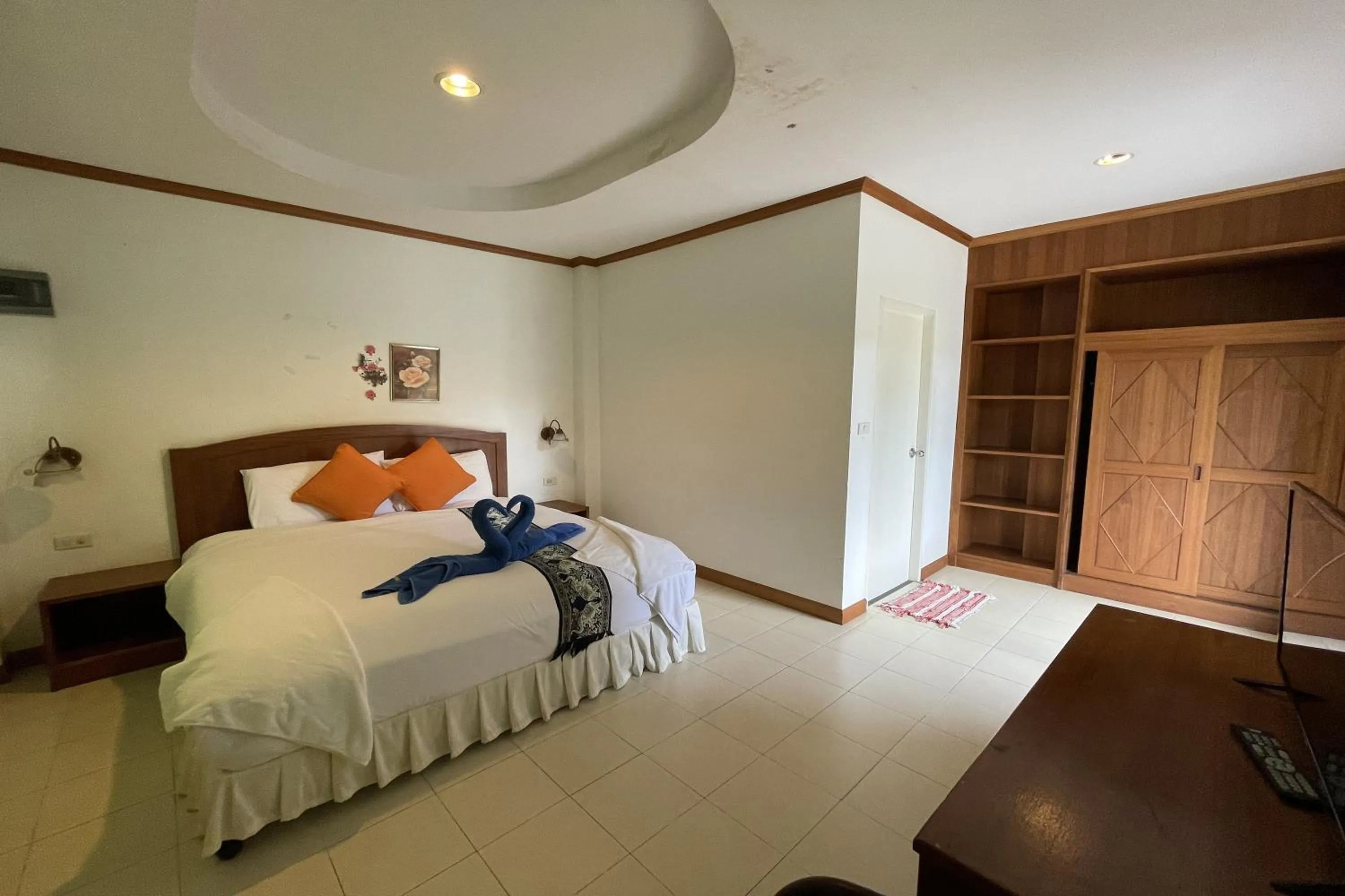 Bedroom, Bed in Sea Breeze Bungalow