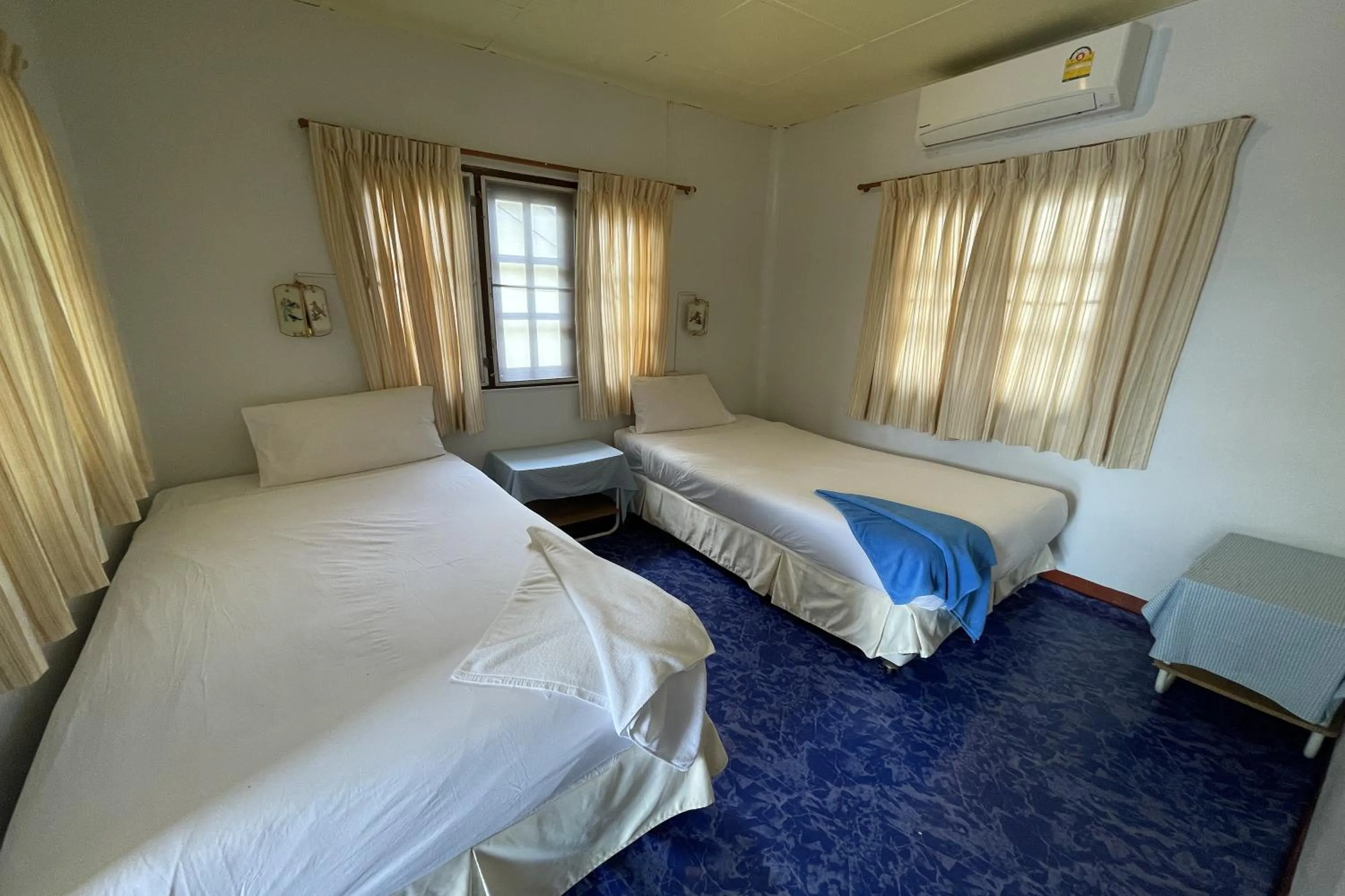 Bedroom, Bed in Sea Breeze Bungalow