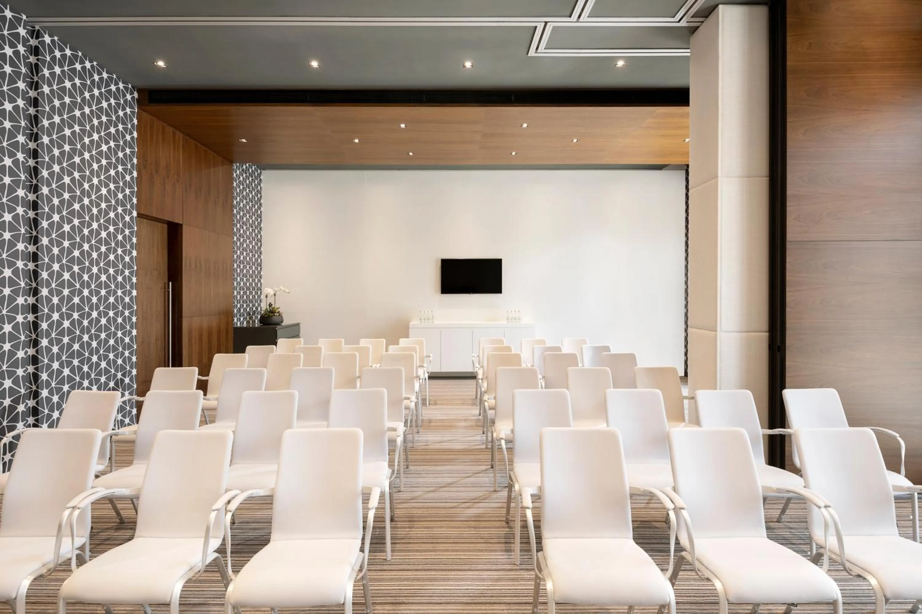 Business facilities in Hyatt Place Dubai Wasl District Residences