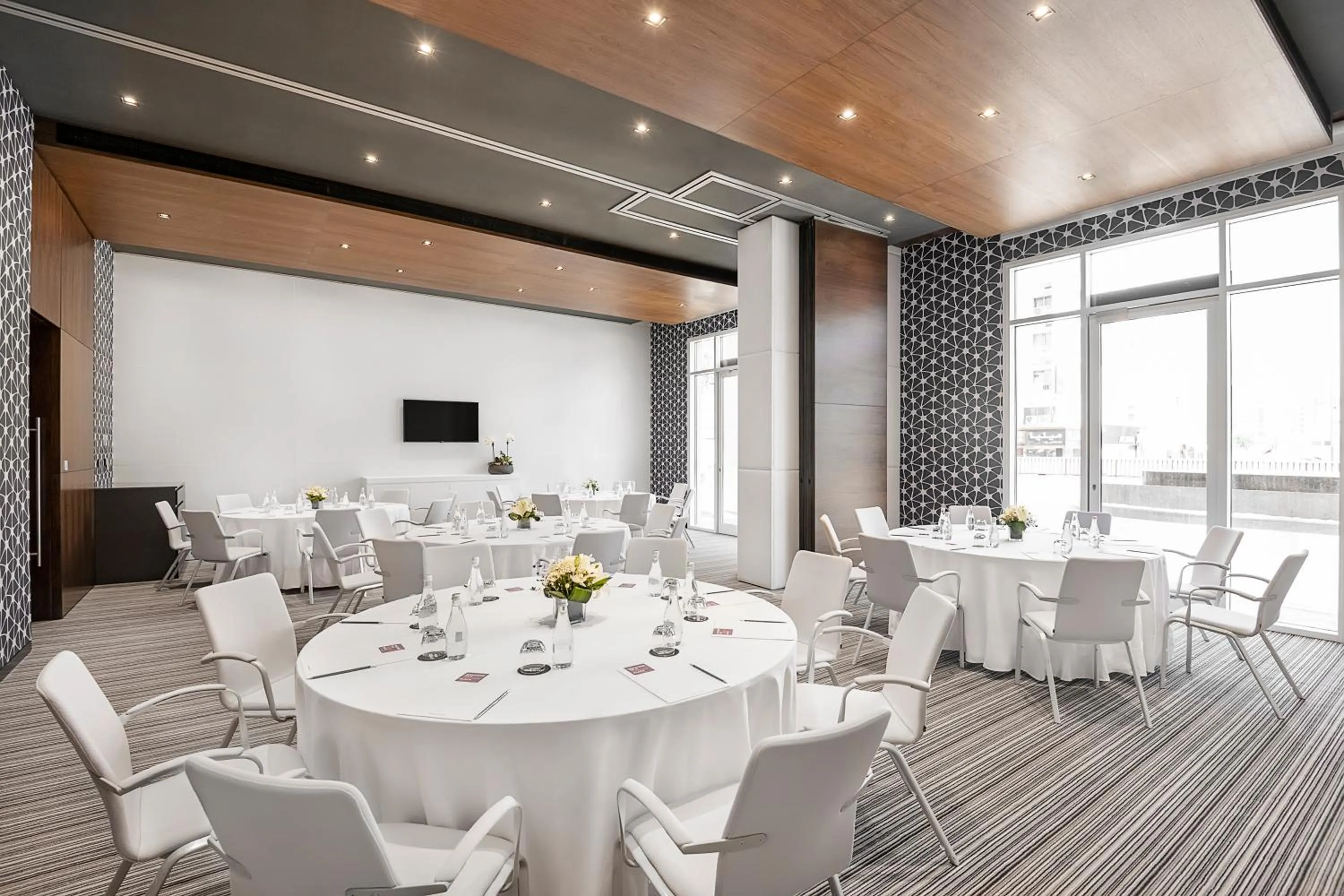 Business facilities in Hyatt Place Dubai Wasl District Residences