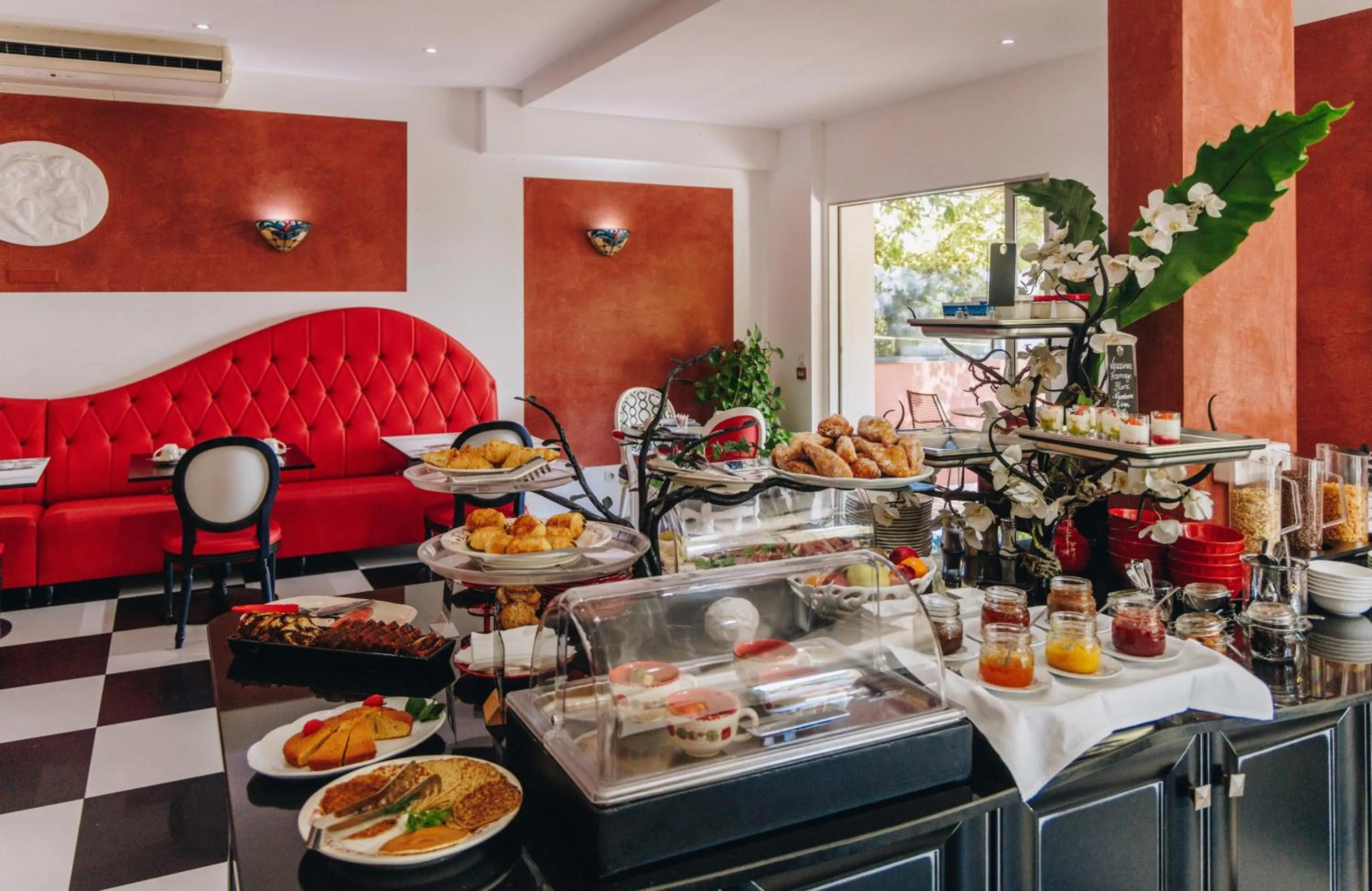 Food and drinks in Hôtel Liberata & Spa