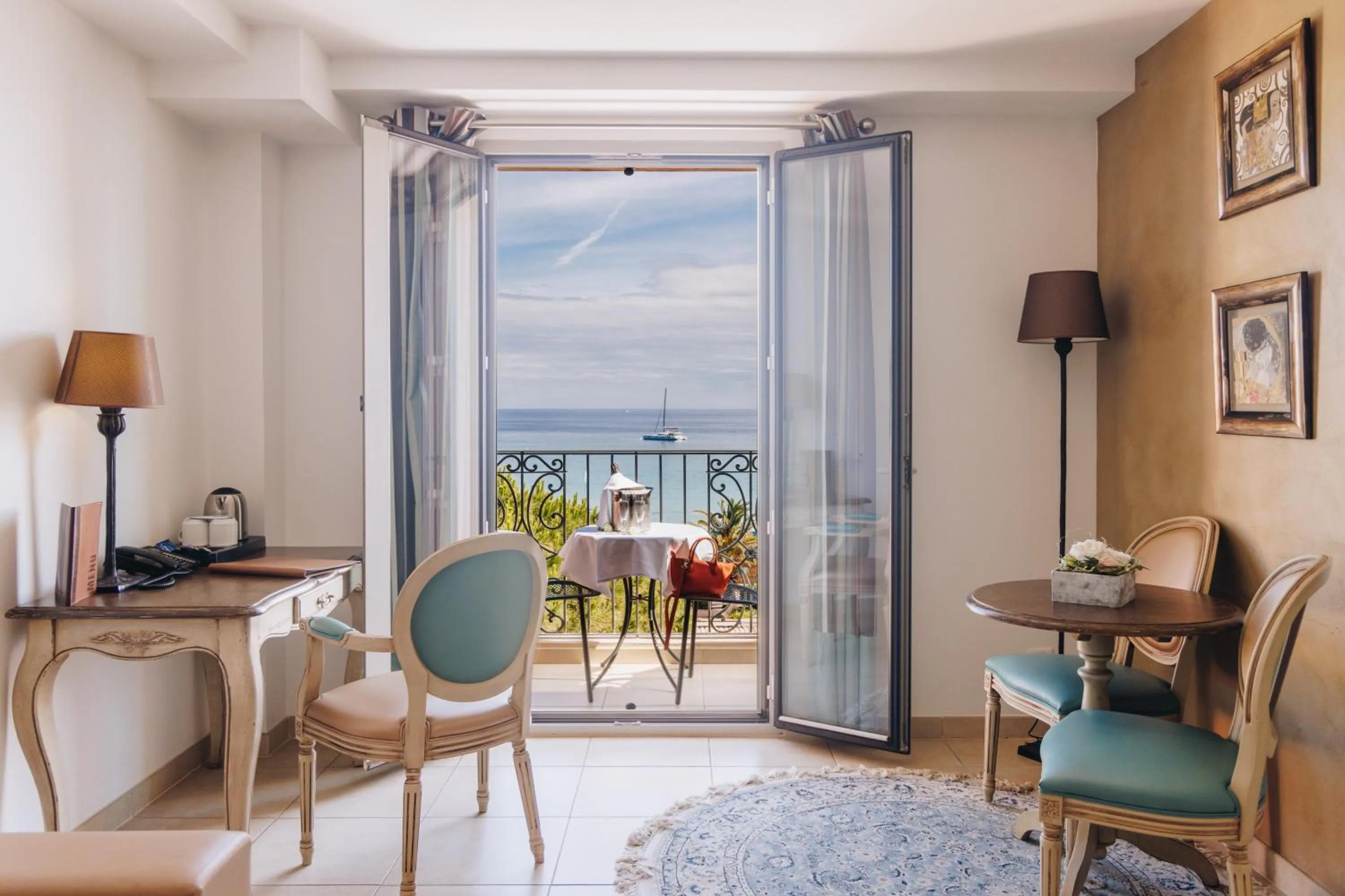 Seating area in Hôtel Liberata & Spa