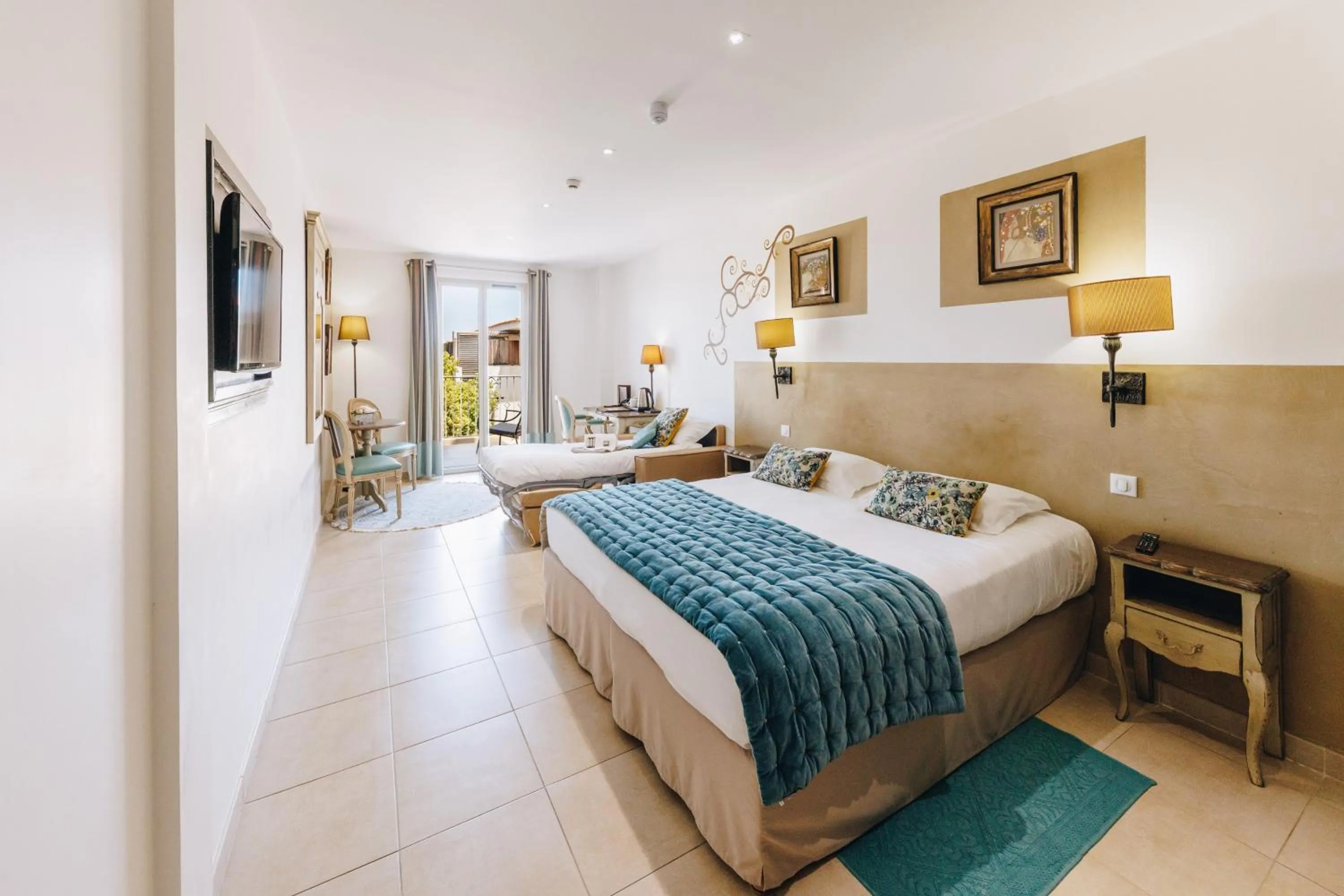 Bed in Hôtel Liberata & Spa