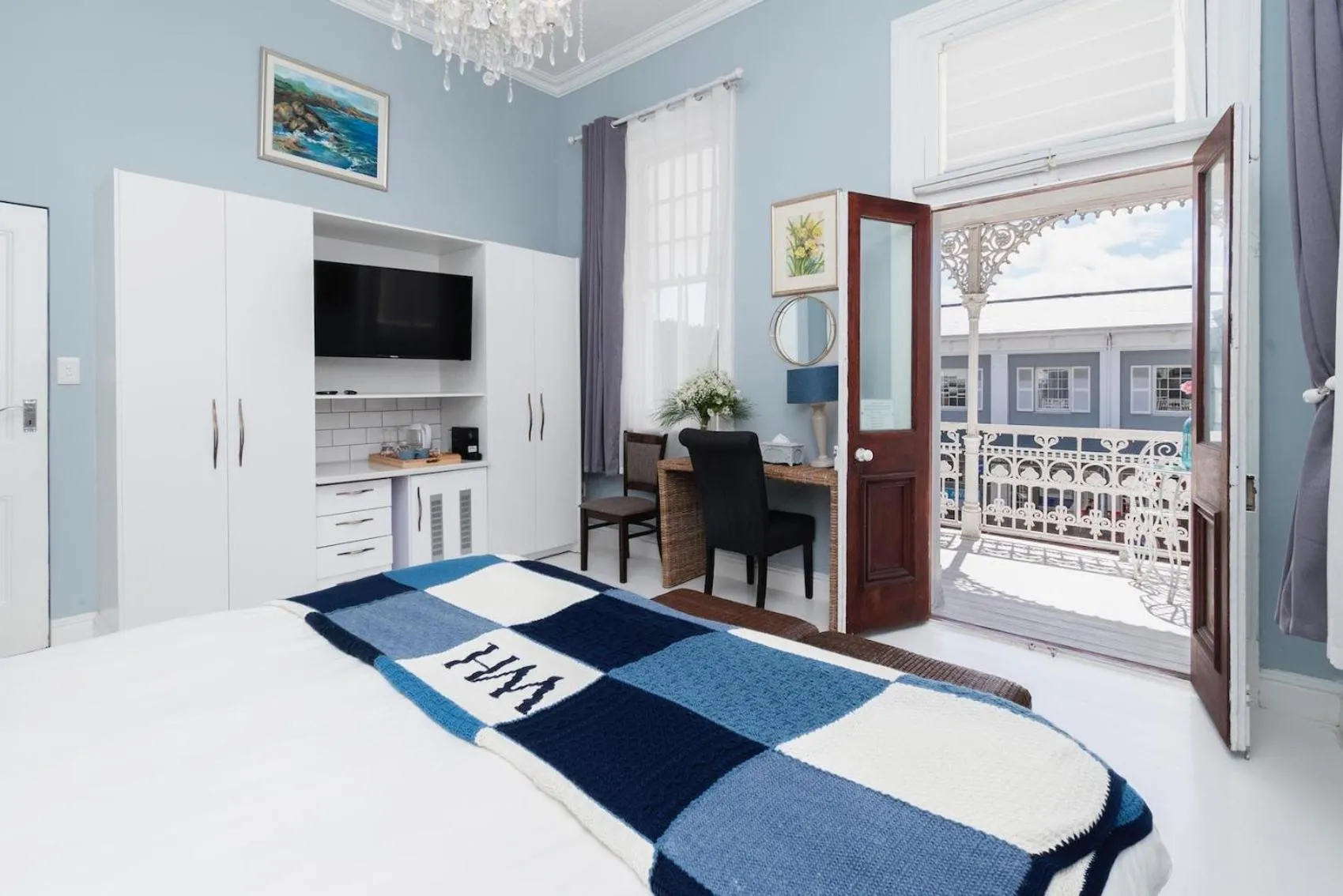 Bed in The Willets Boutique Hotel