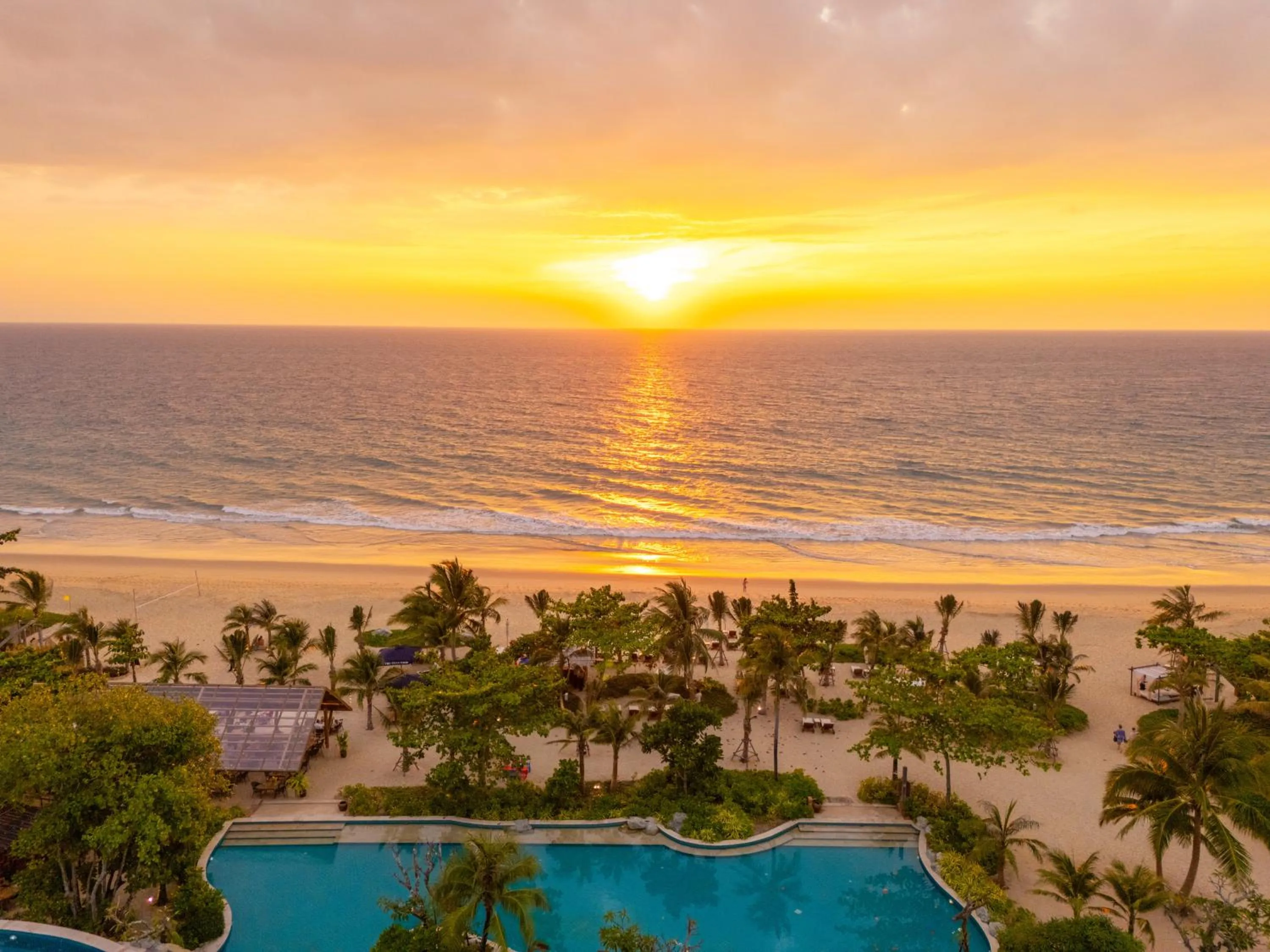 Restaurant/places to eat in Santhiya Phuket Natai Resort & Spa