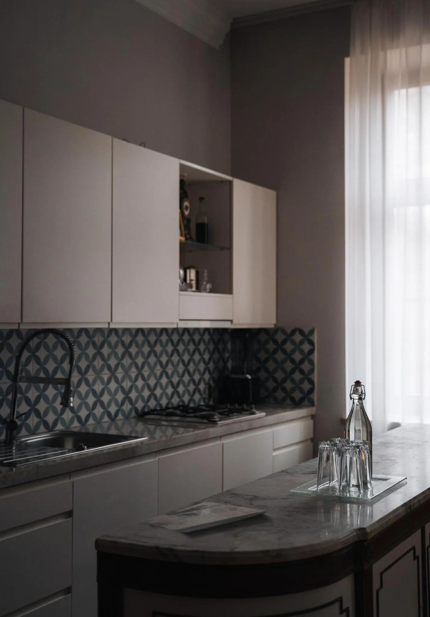 Kitchen or kitchenette in Folwark Wielka Wieś - Pałac pod Dębem