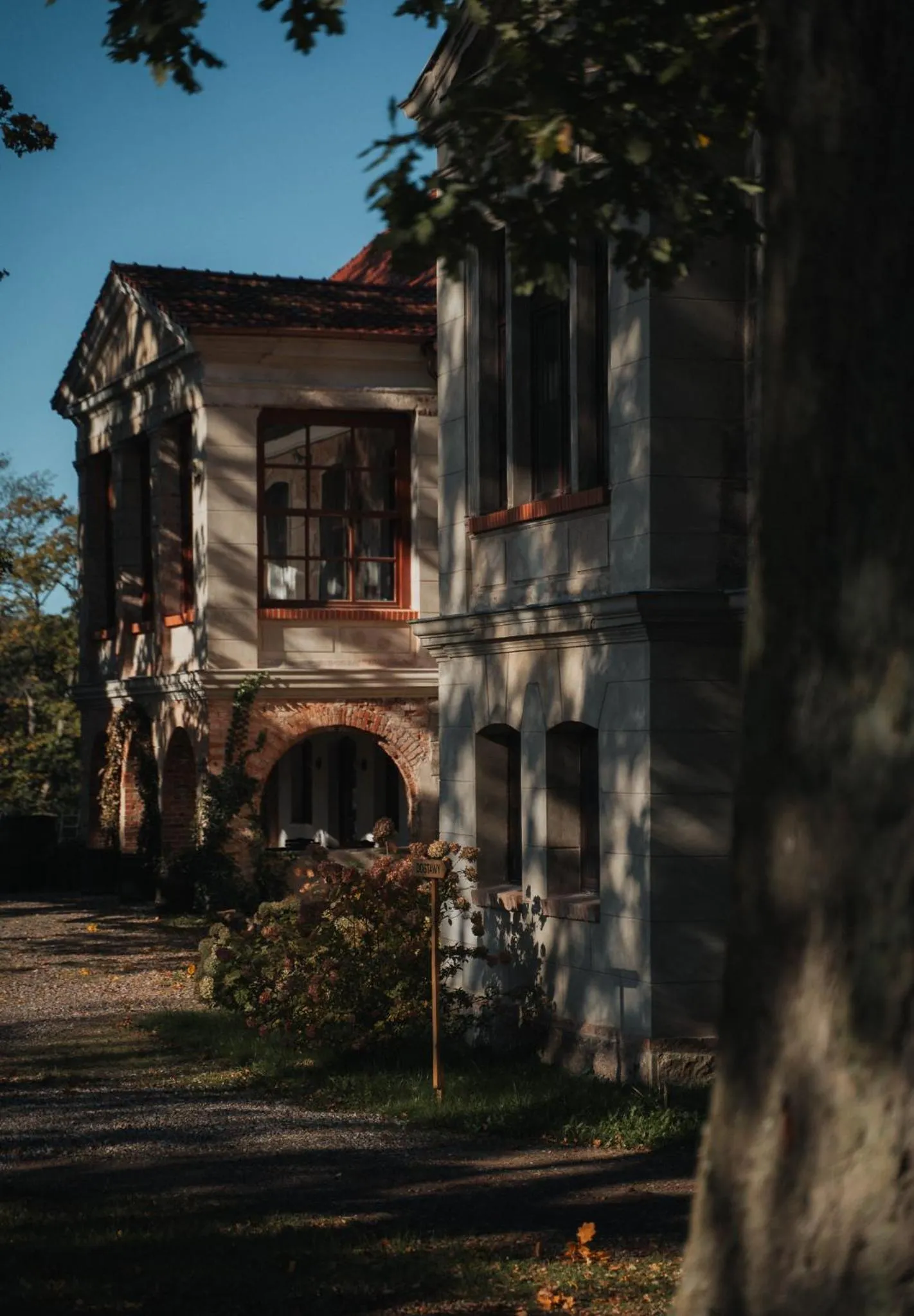 Property building in Folwark Wielka Wieś - Pałac pod Dębem
