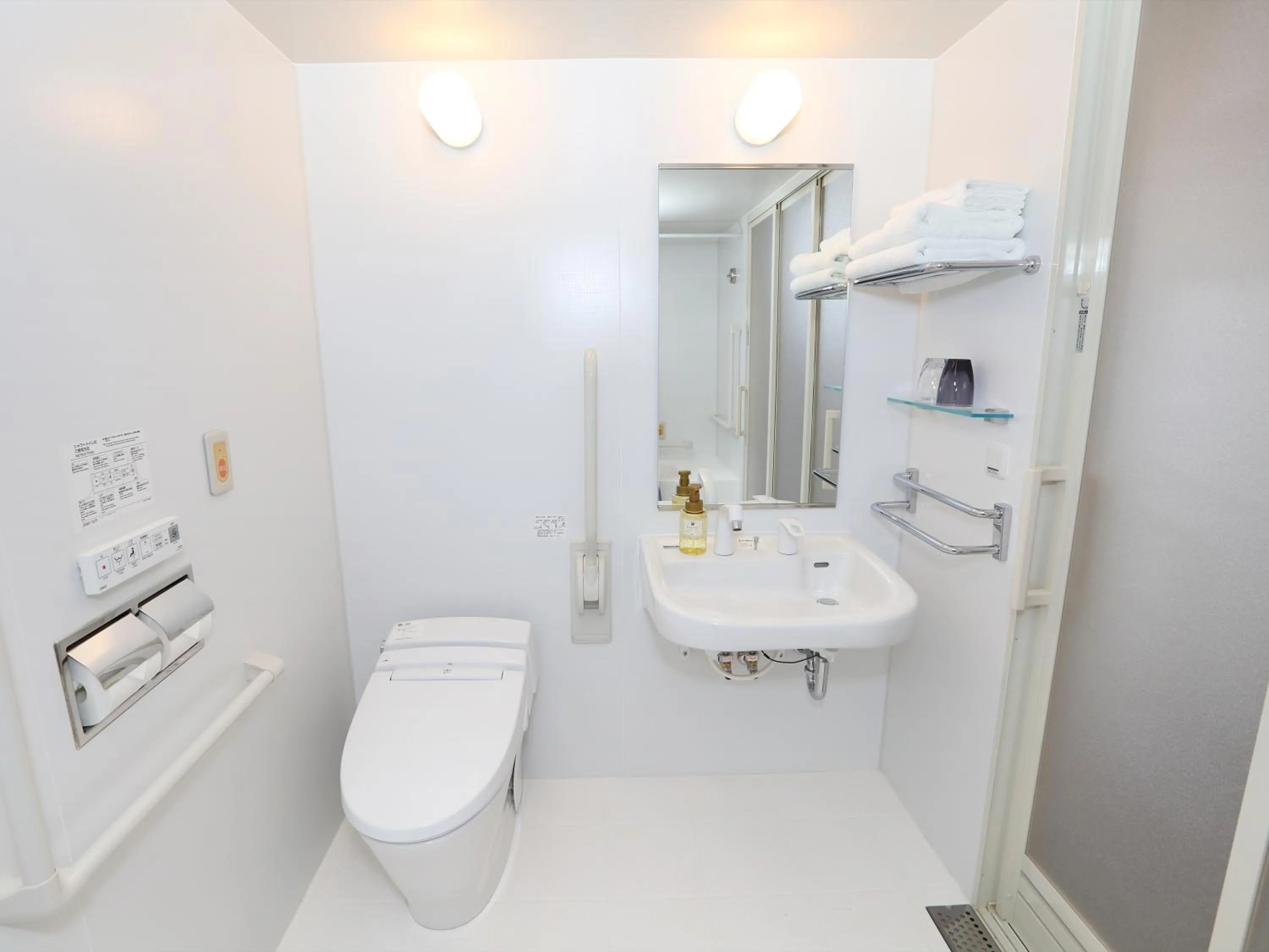 Toilet in Henn na Hotel Kyoto Hachijoguchi