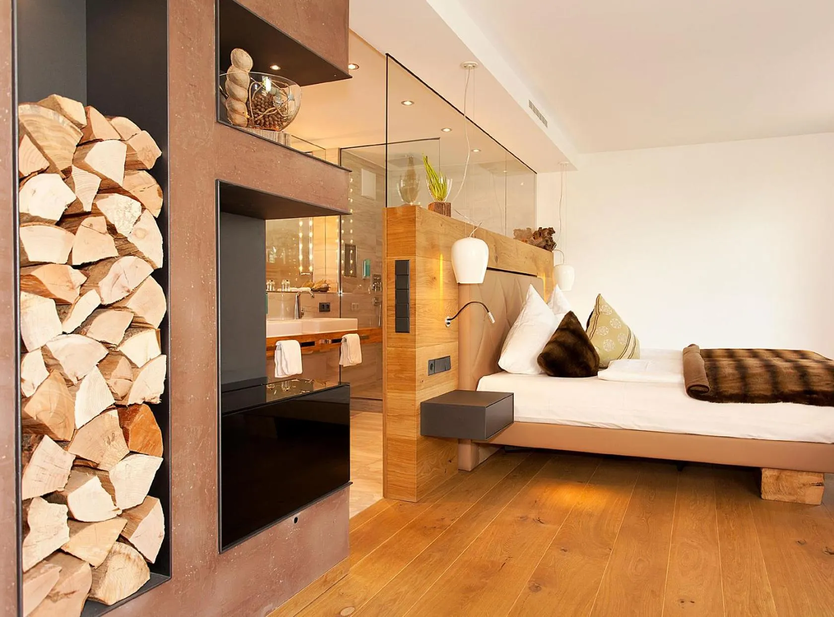 Photo of the whole room, Bed in Hotel Heinzler am See