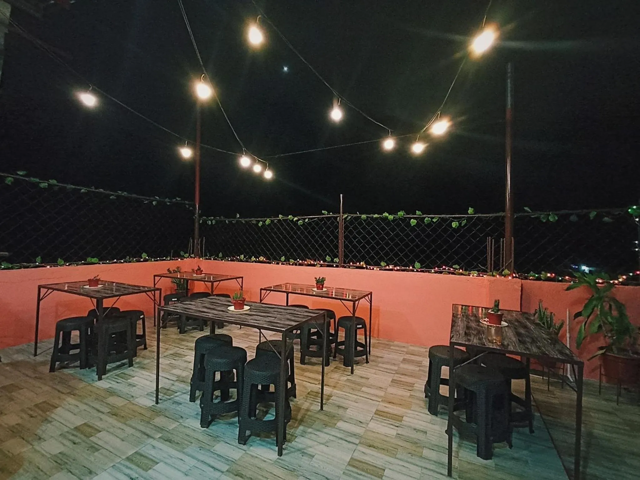 Restaurant/places to eat in Pamujo Hostel