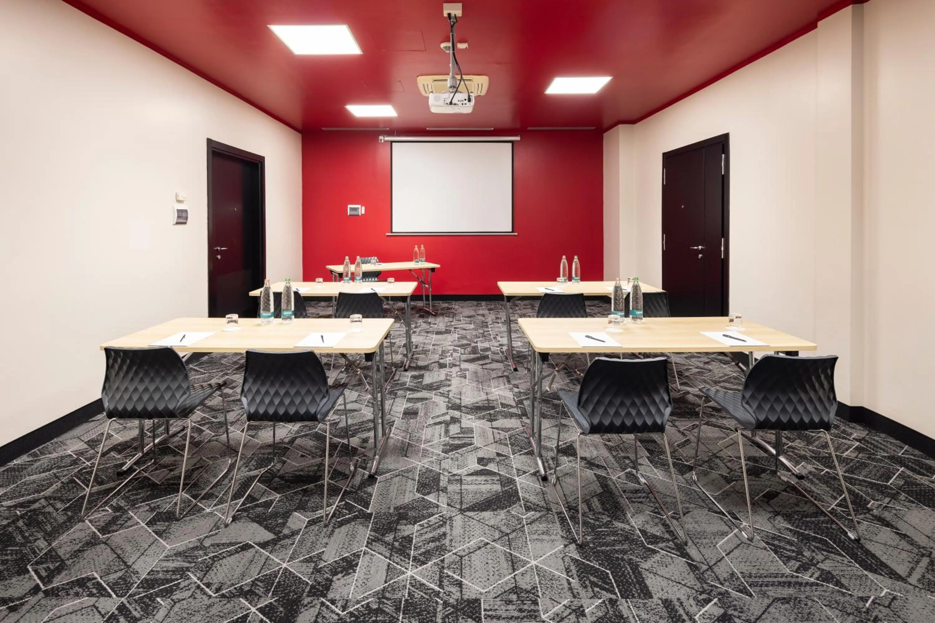 Meeting/conference room in Holiday Inn Genoa City by IHG