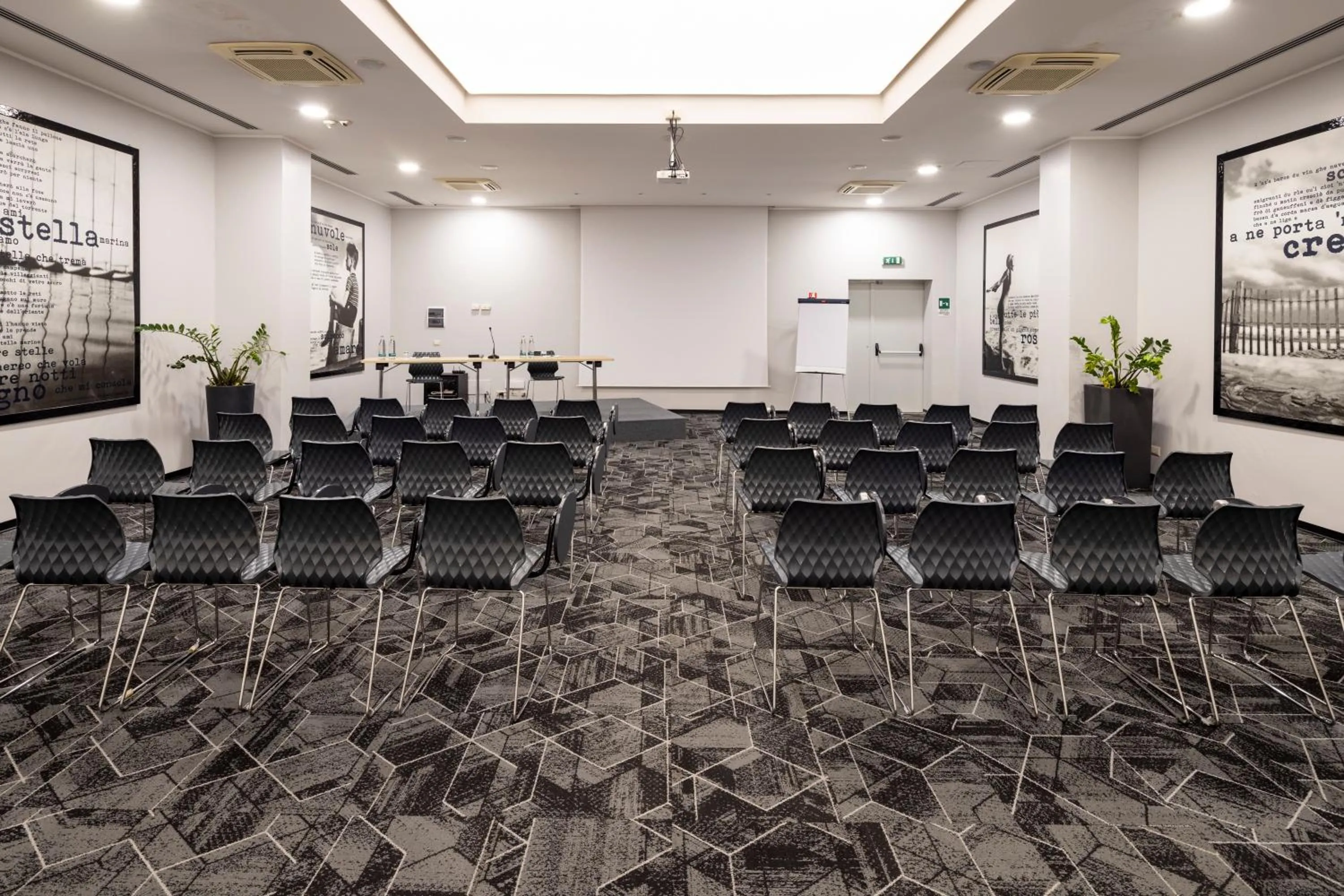 Meeting/conference room in Holiday Inn Genoa City by IHG