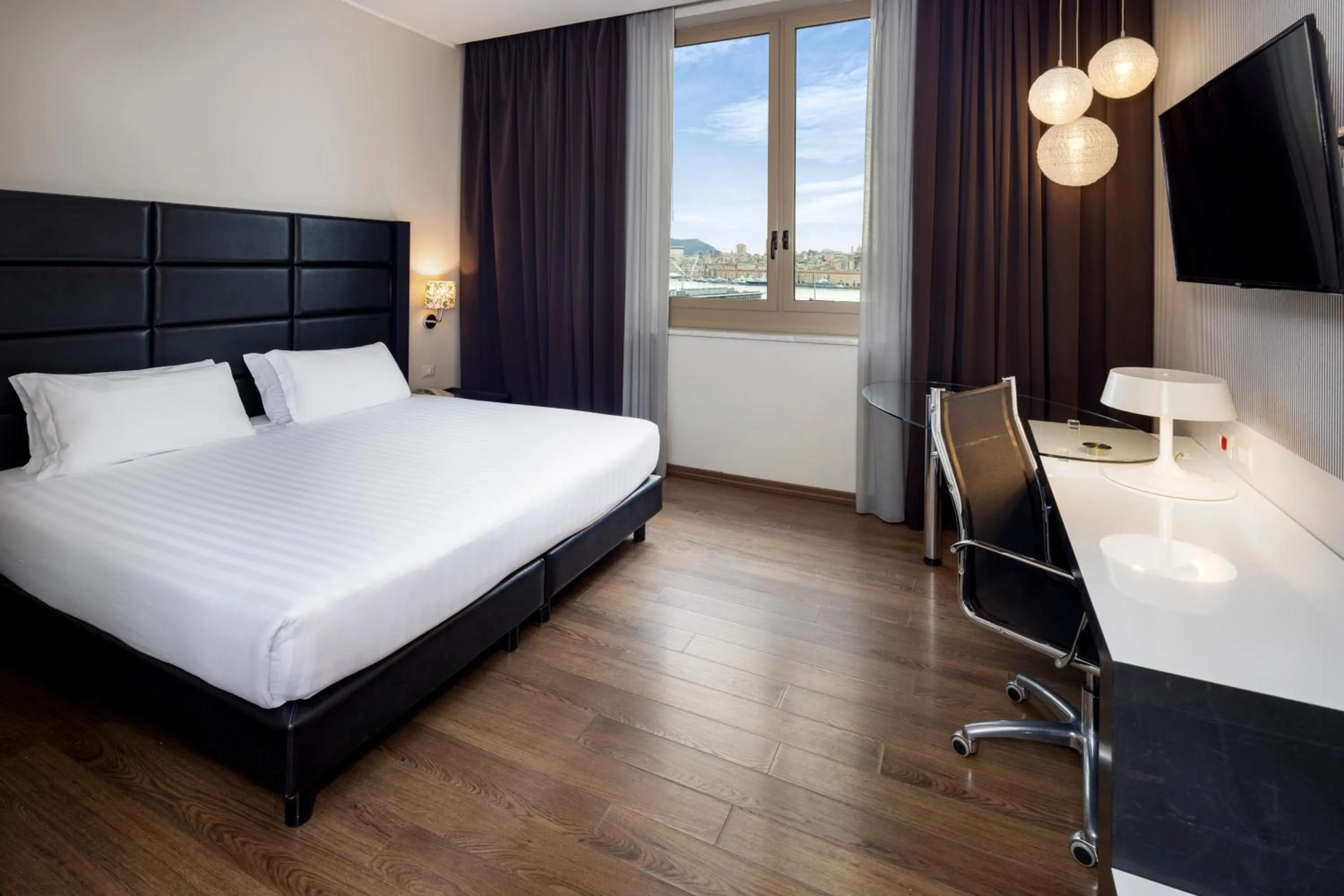 Bedroom, Bed in Holiday Inn Genoa City by IHG