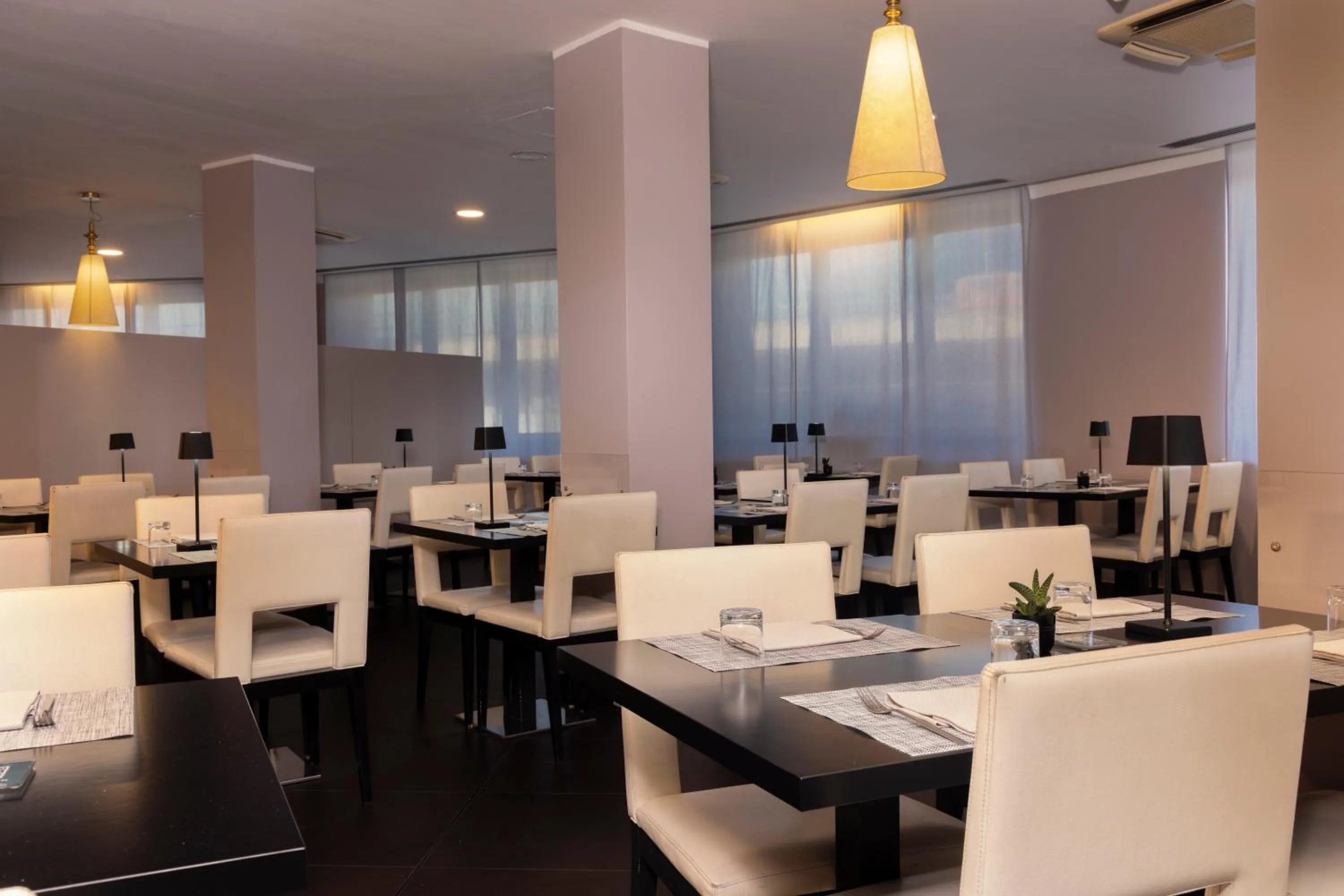 Restaurant/places to eat in Holiday Inn Genoa City by IHG