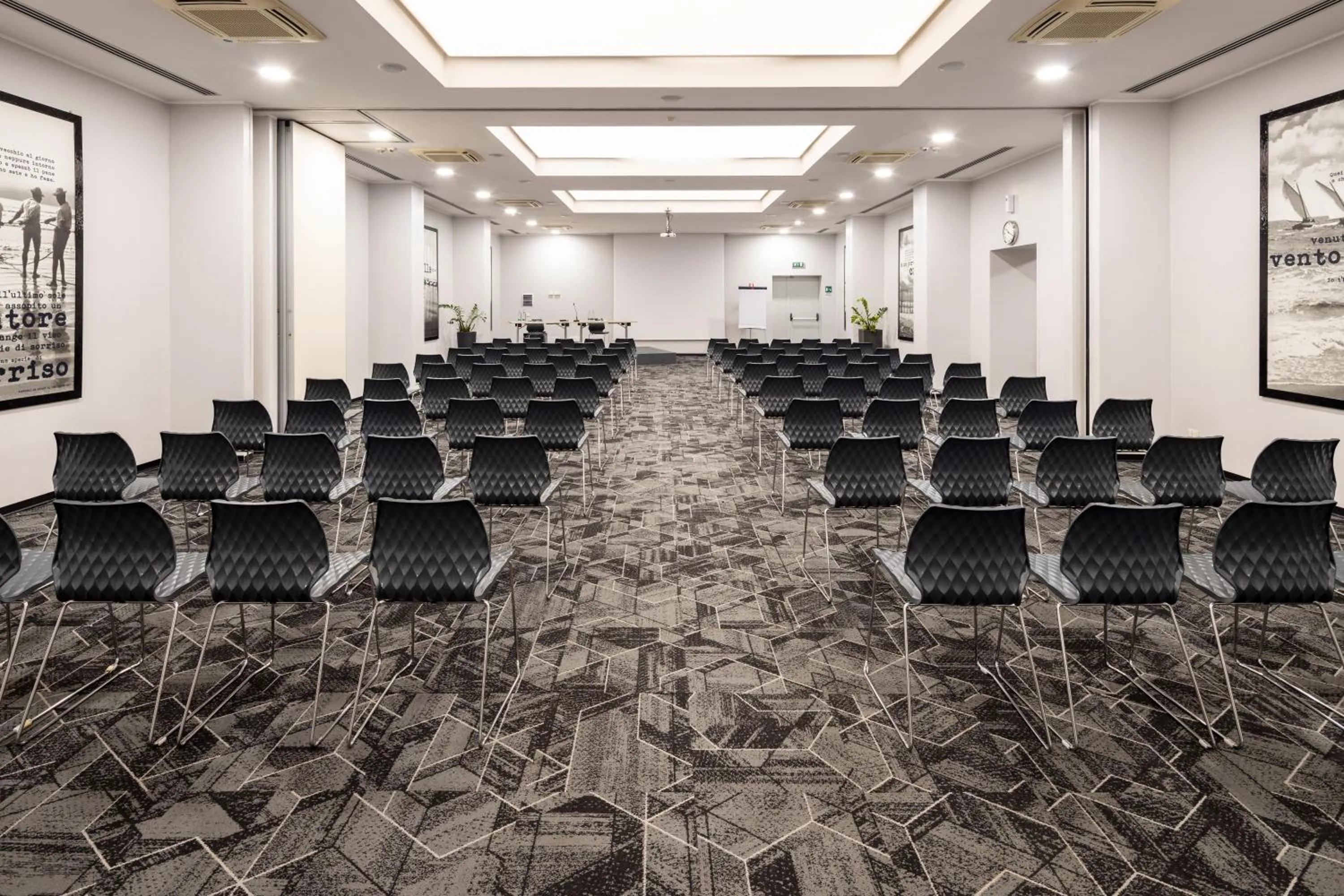 Meeting/conference room in Holiday Inn Genoa City by IHG
