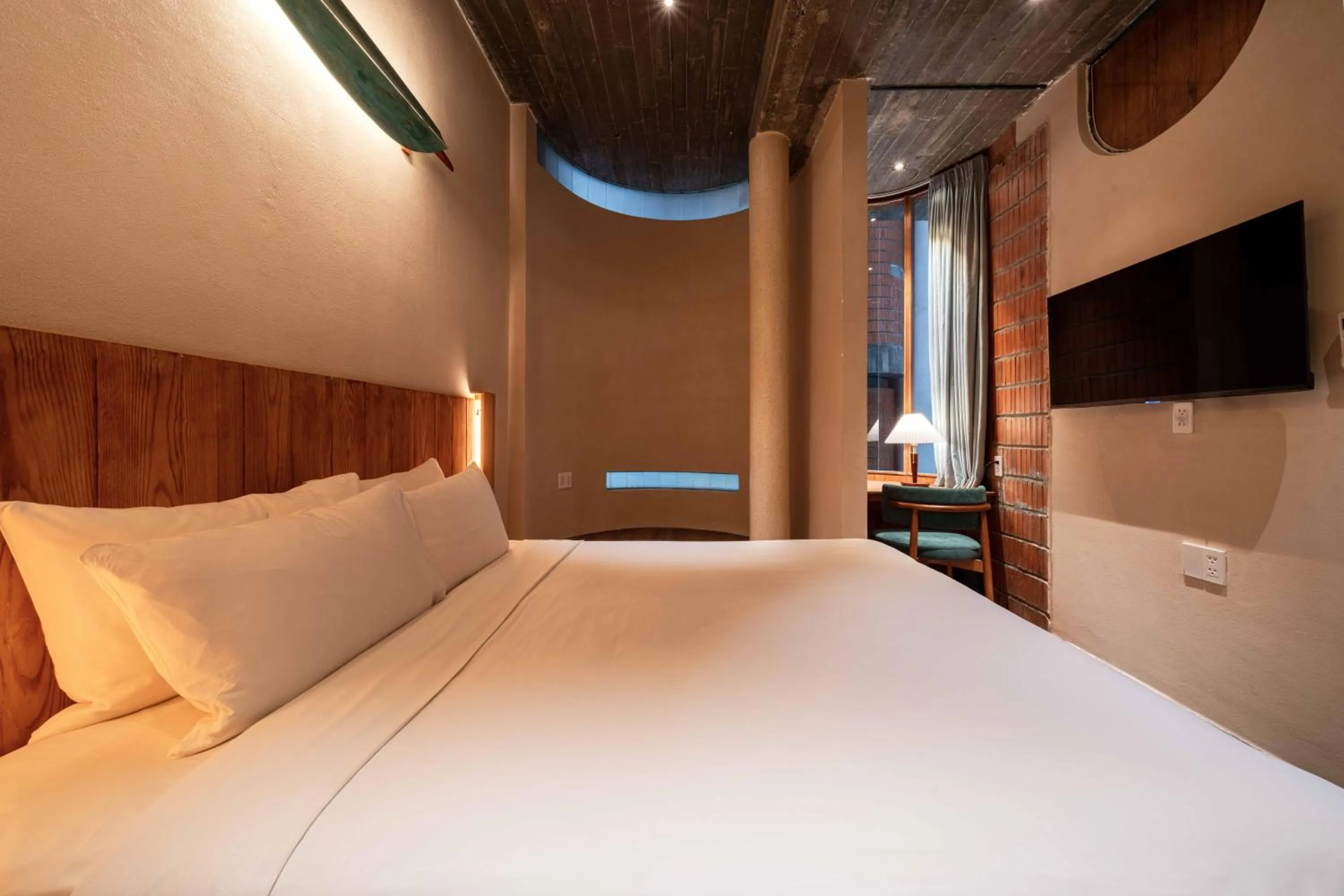 Photo of the whole room, Bed in The Memory Danang Boutique