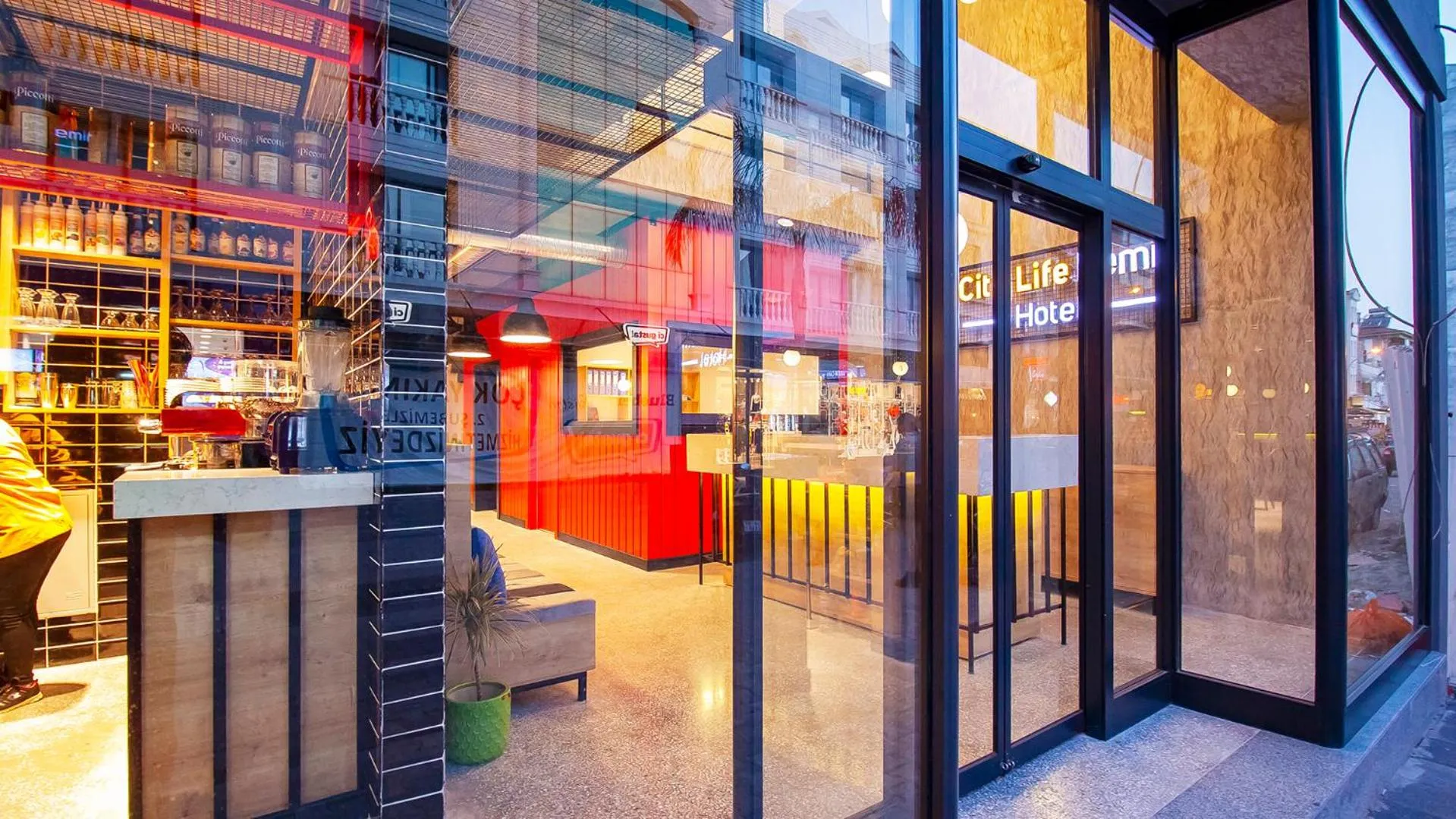 Facade/entrance in City Life Demir Hotel