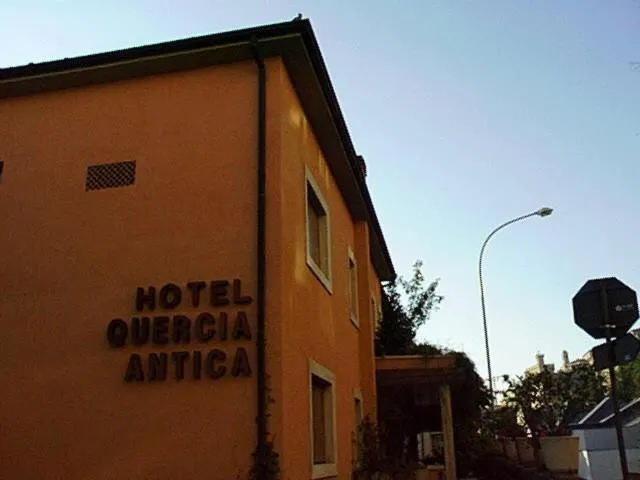 Property logo or sign in Hotel Quercia Antica