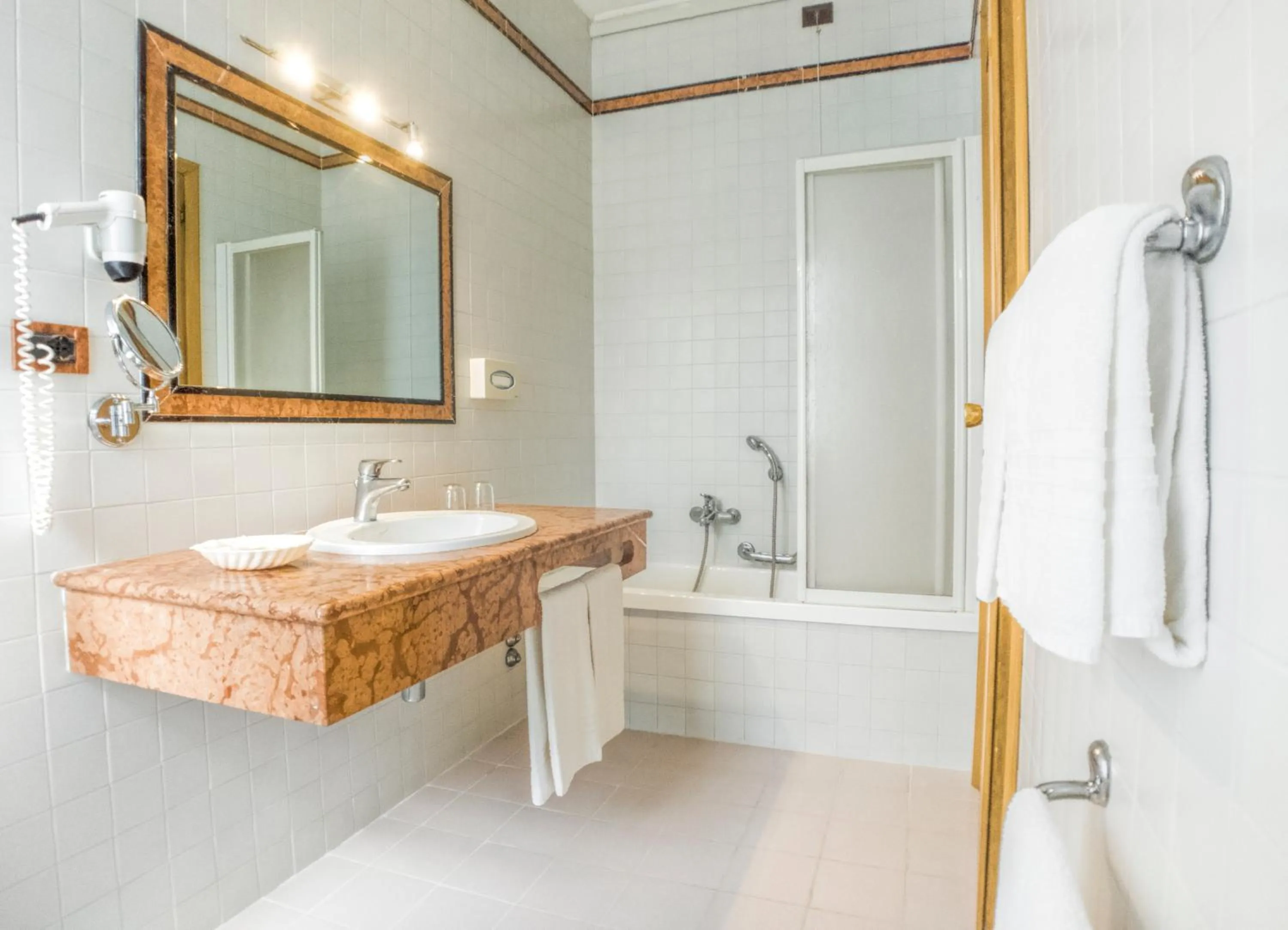 Bathroom in Hotel Aurora Terme