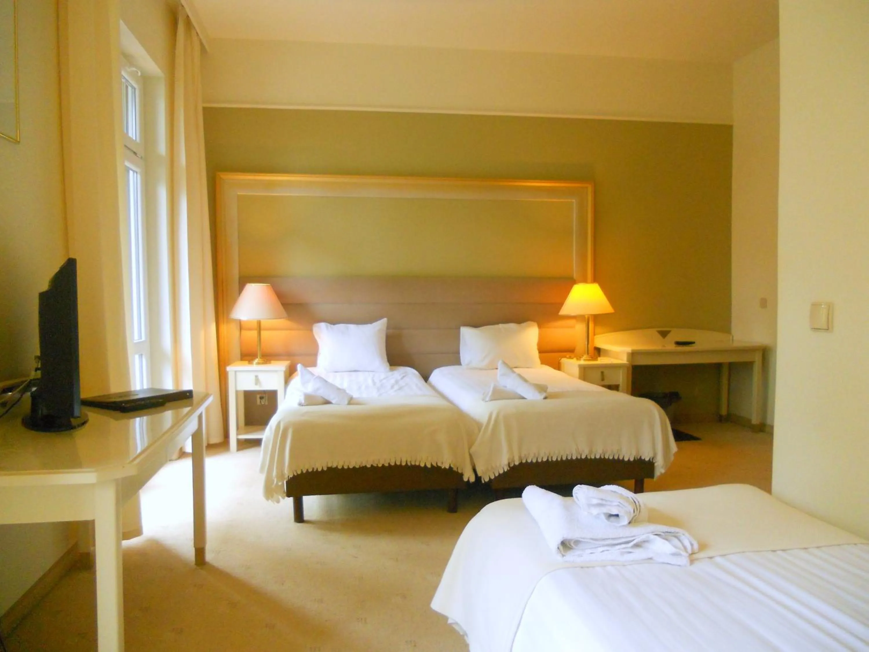 Photo of the whole room, Bed in Villa Lessing